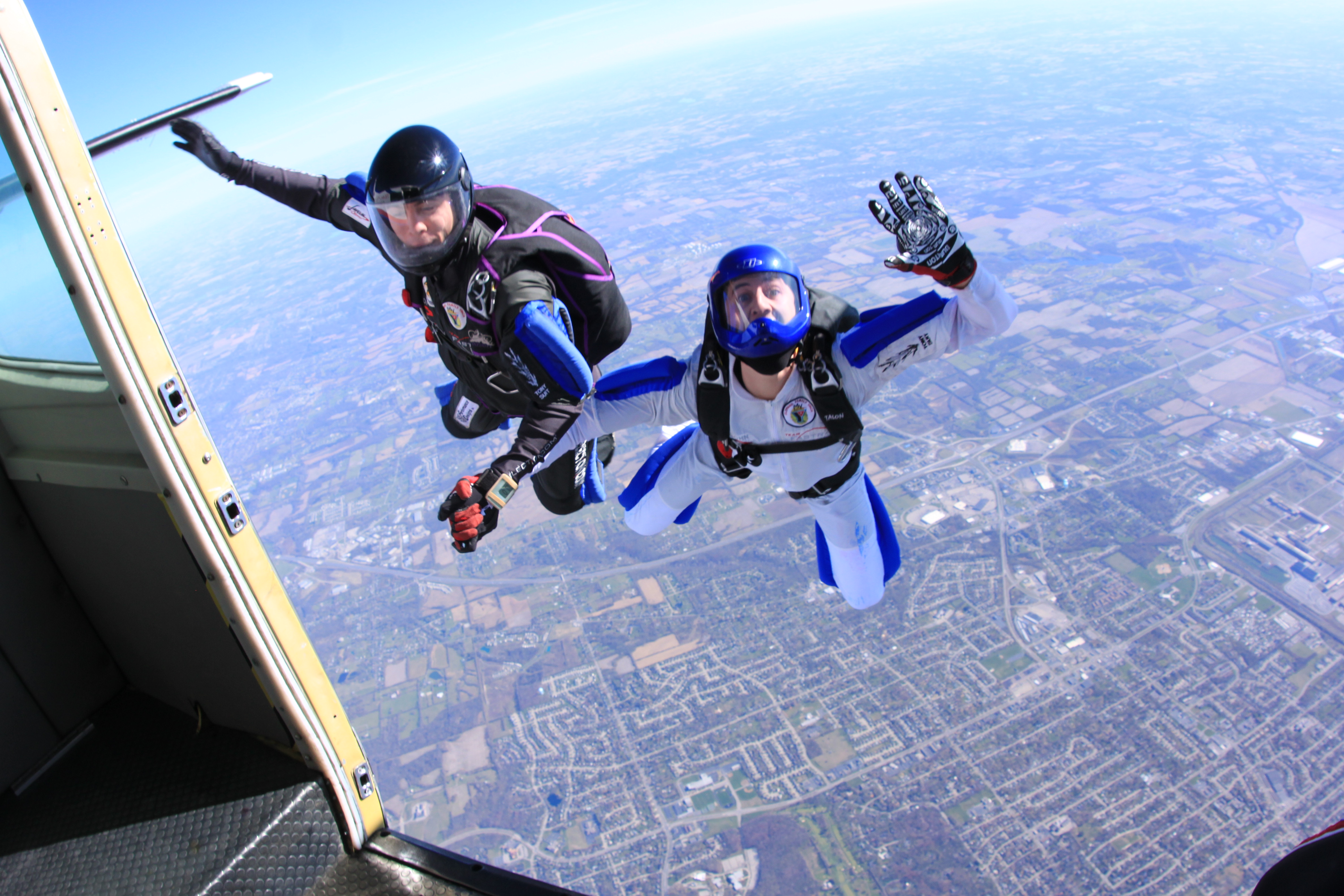 18 Awesome HD Skydiving Wallpapers