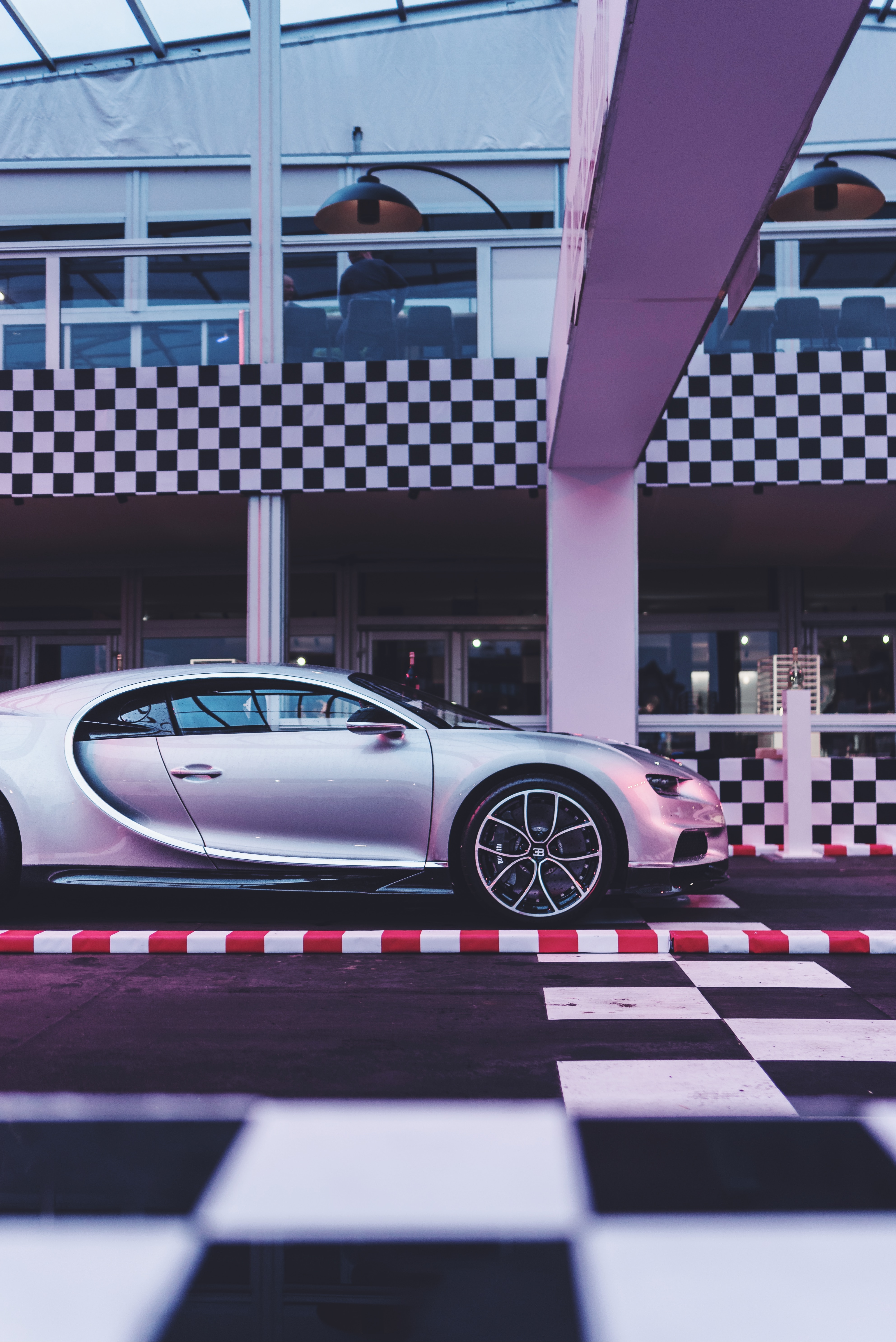 Téléchargez des papiers peints mobile Bugatti, Argenté, Vue De Côté, Voitures, Argent, Bugatti Chiron gratuitement.