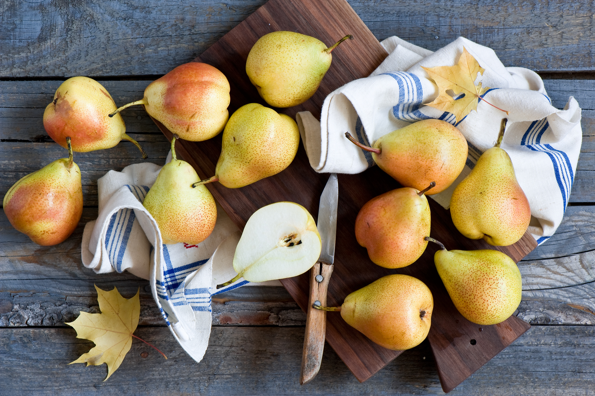 Handy-Wallpaper Pears, Handtuch, Lebensmittel, Messer, Obst kostenlos herunterladen.