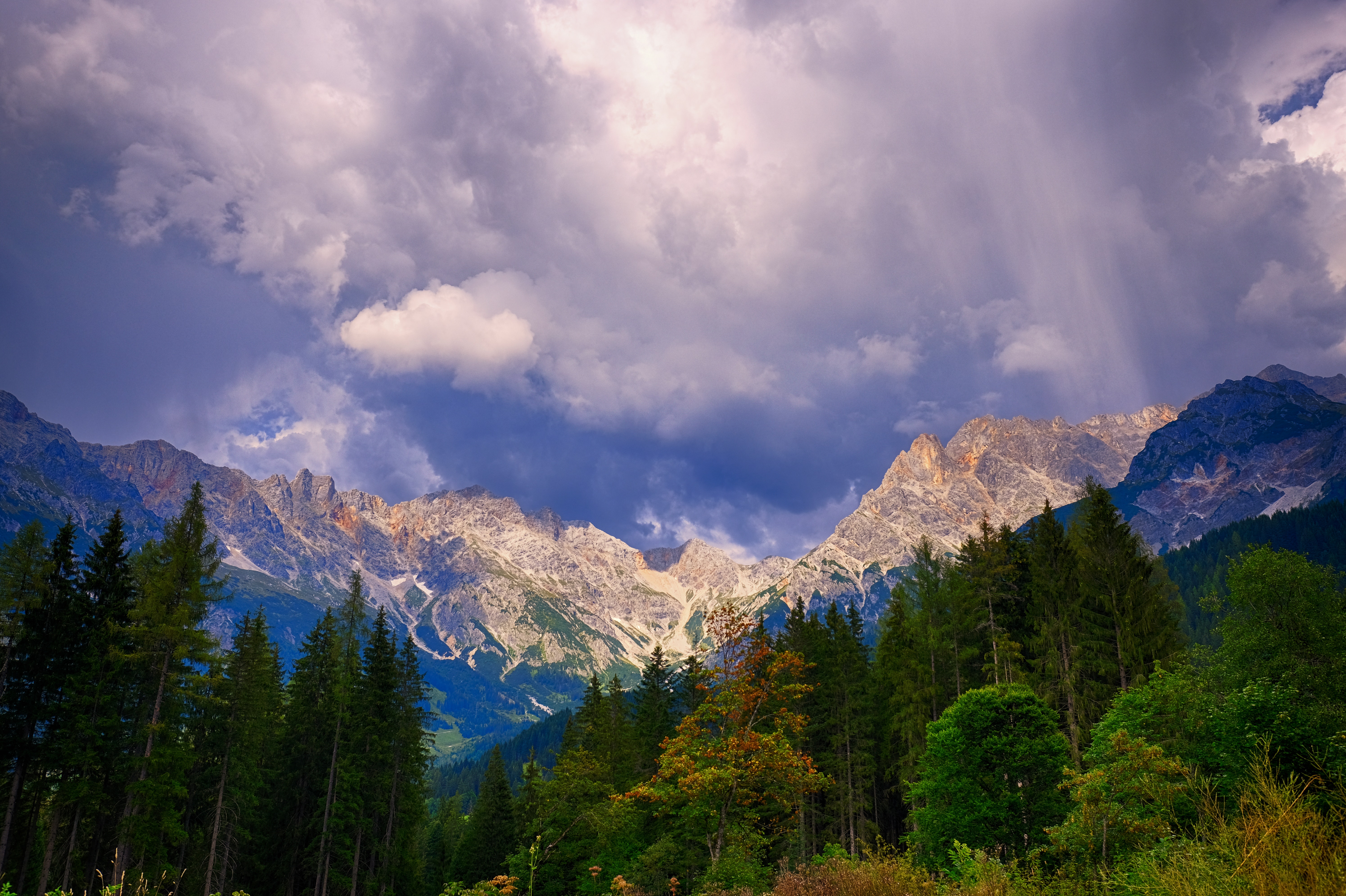 109196 скачать обои деревья, горный пейзаж, осень, облака, осенний пейзаж, природа, горы - заставки и картинки бесплатно