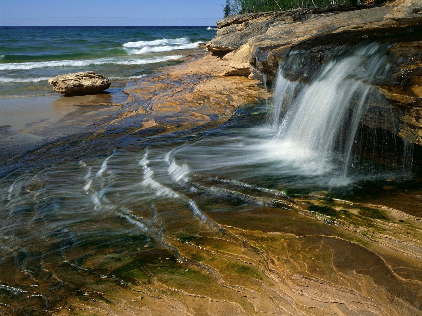 Download mobile wallpaper Landscape, Sea, Waterfalls for free.