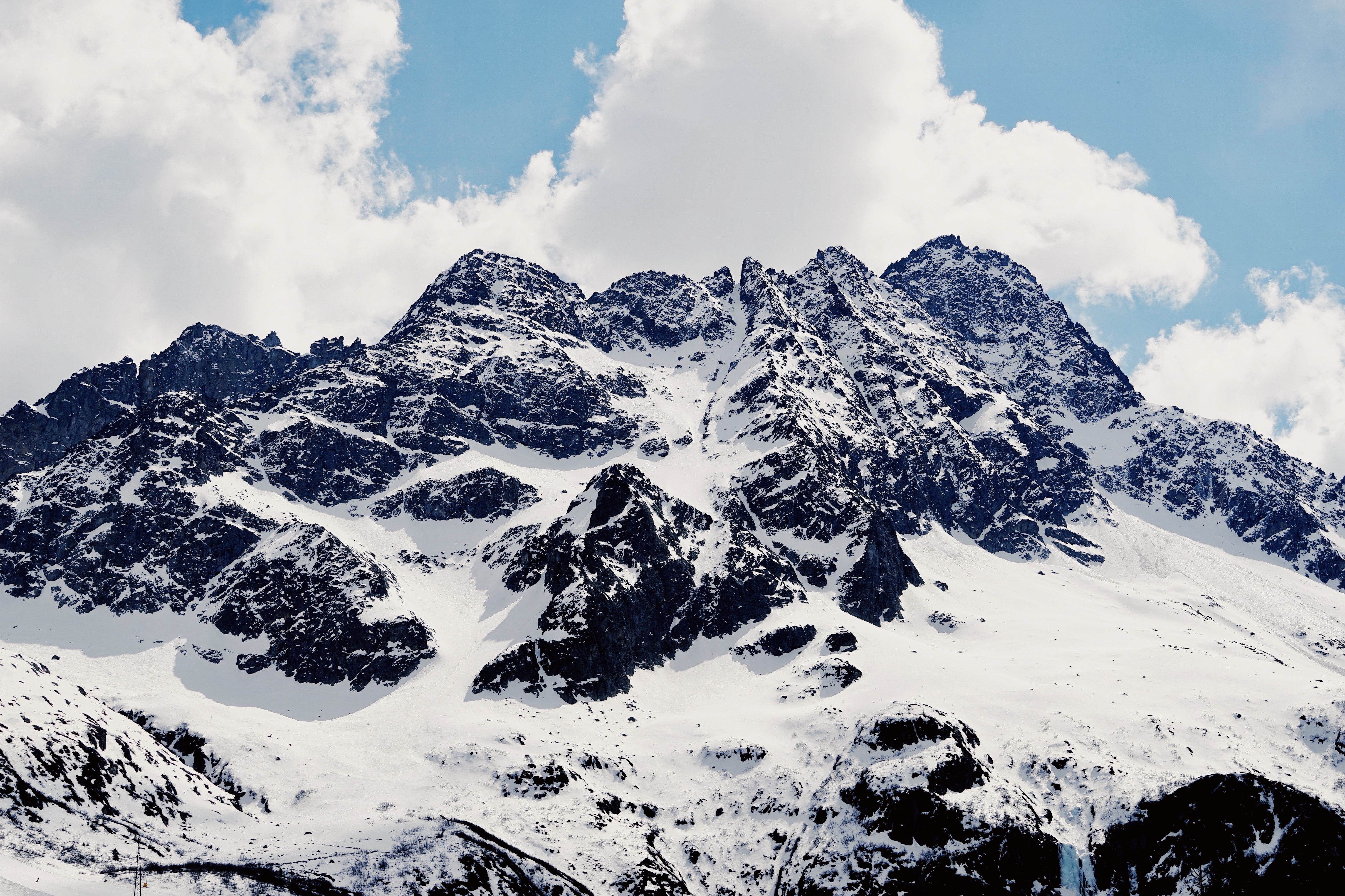 97964 descargar fondo de pantalla naturaleza, montañas, vértice, tops, cubierto de nieve, nevado: protectores de pantalla e imágenes gratis