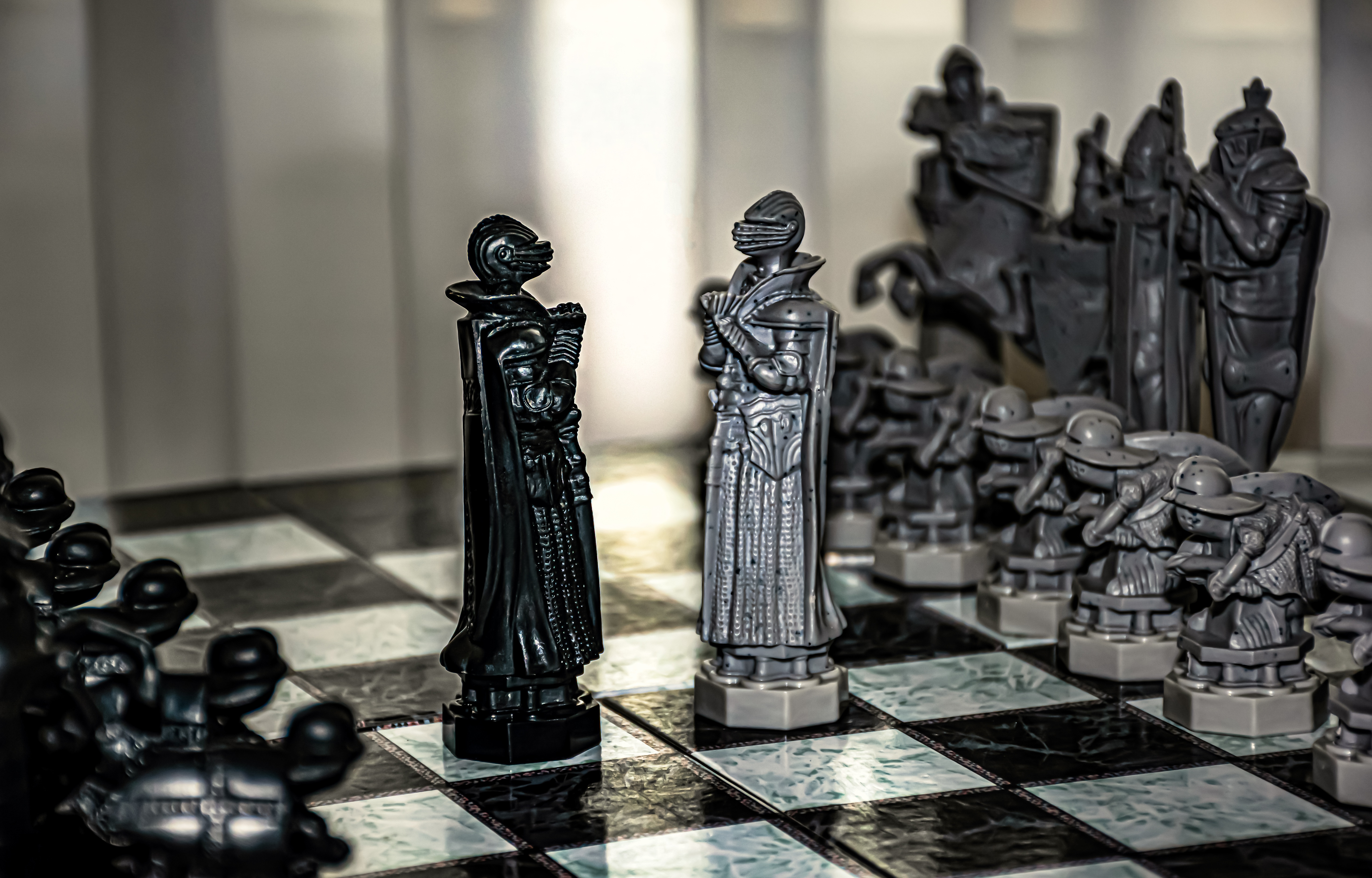 Шахматные королевы Москва скульптура