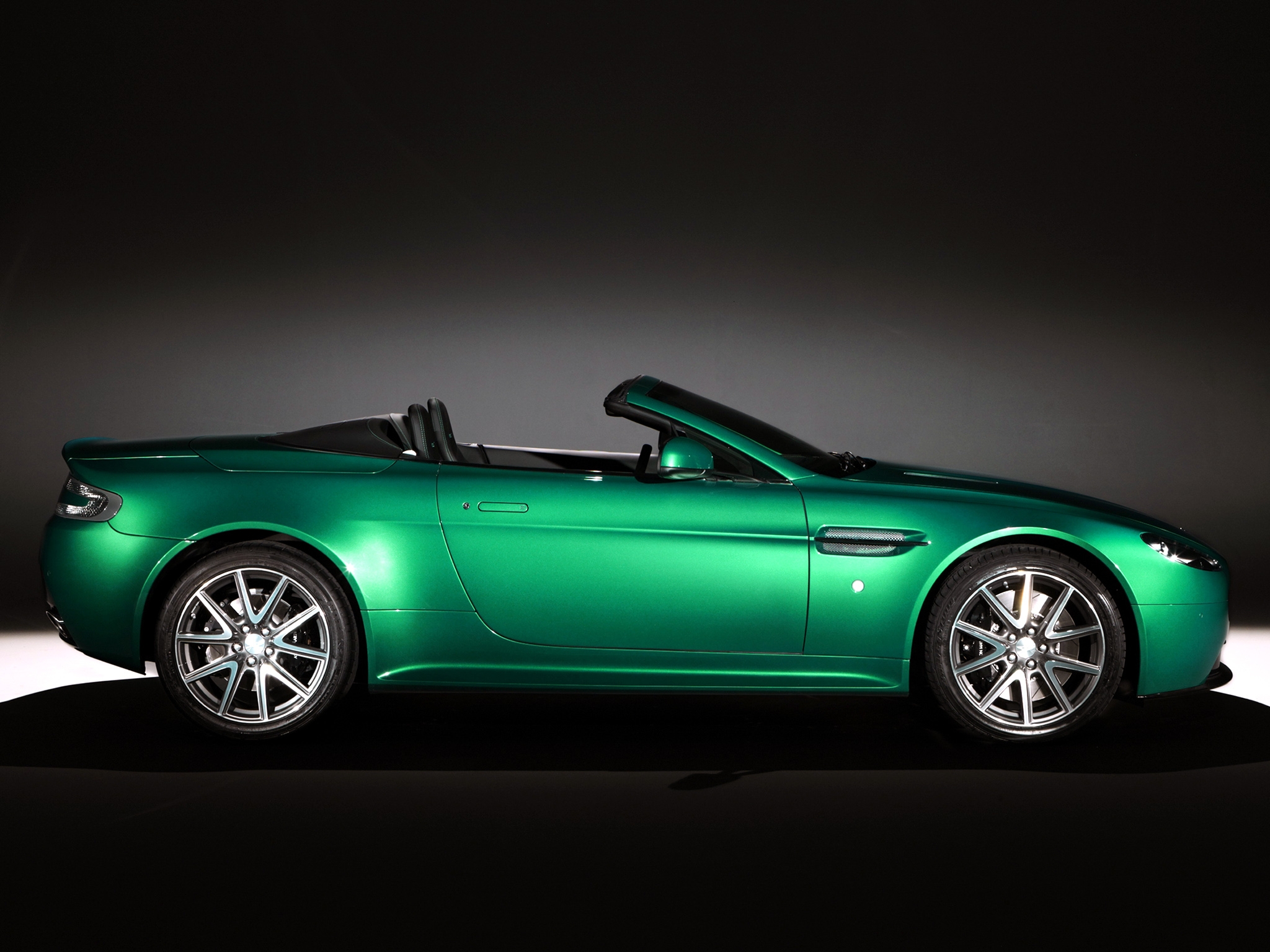 cars, aston martin, green, side view, style, 2011, v8, vantage QHD