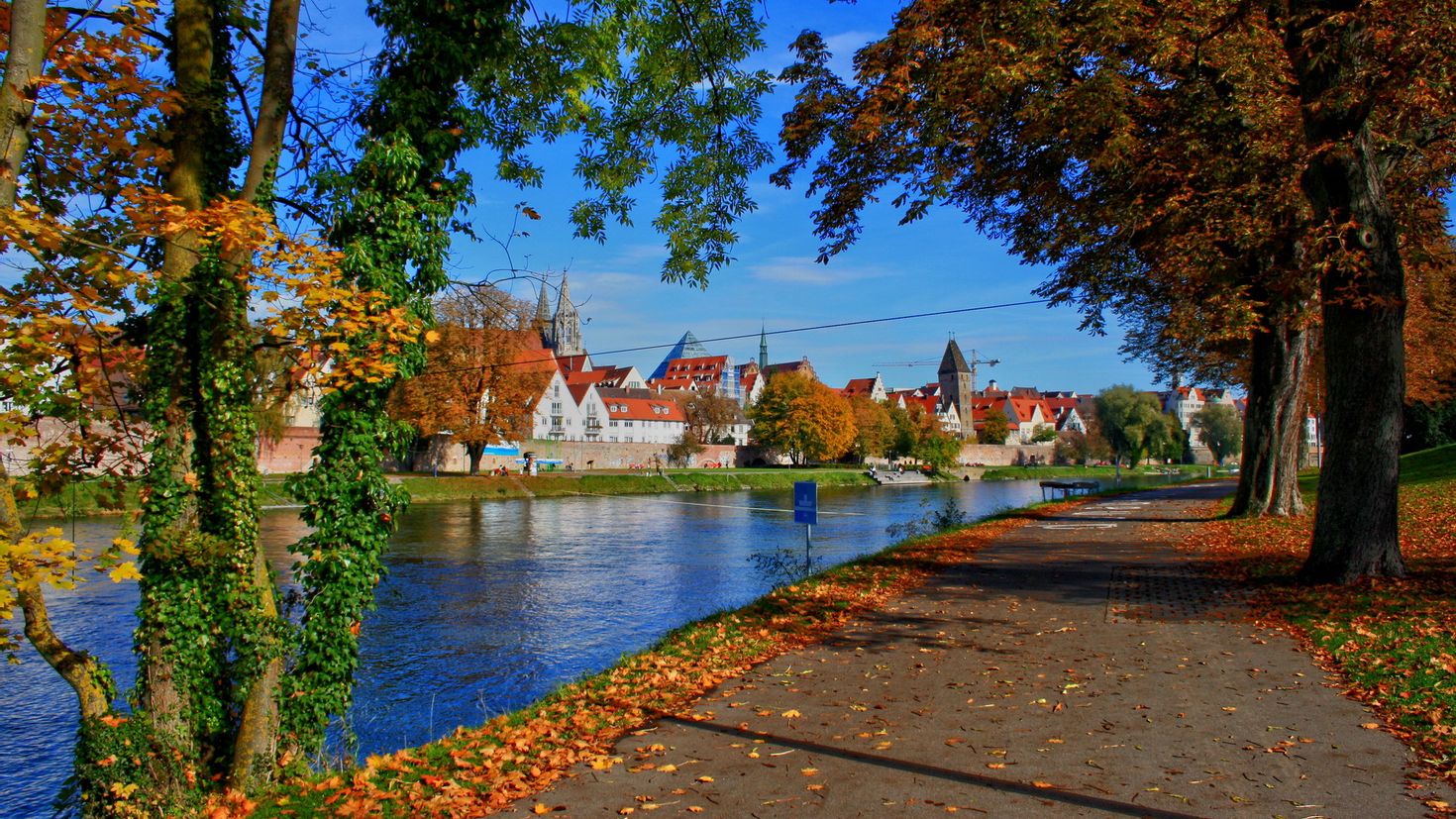 Ной Ульм Германия. Город Ульм Бавария. Neu Ulm Германия. Осень в Шопфхайме Германия. Картинки природы города