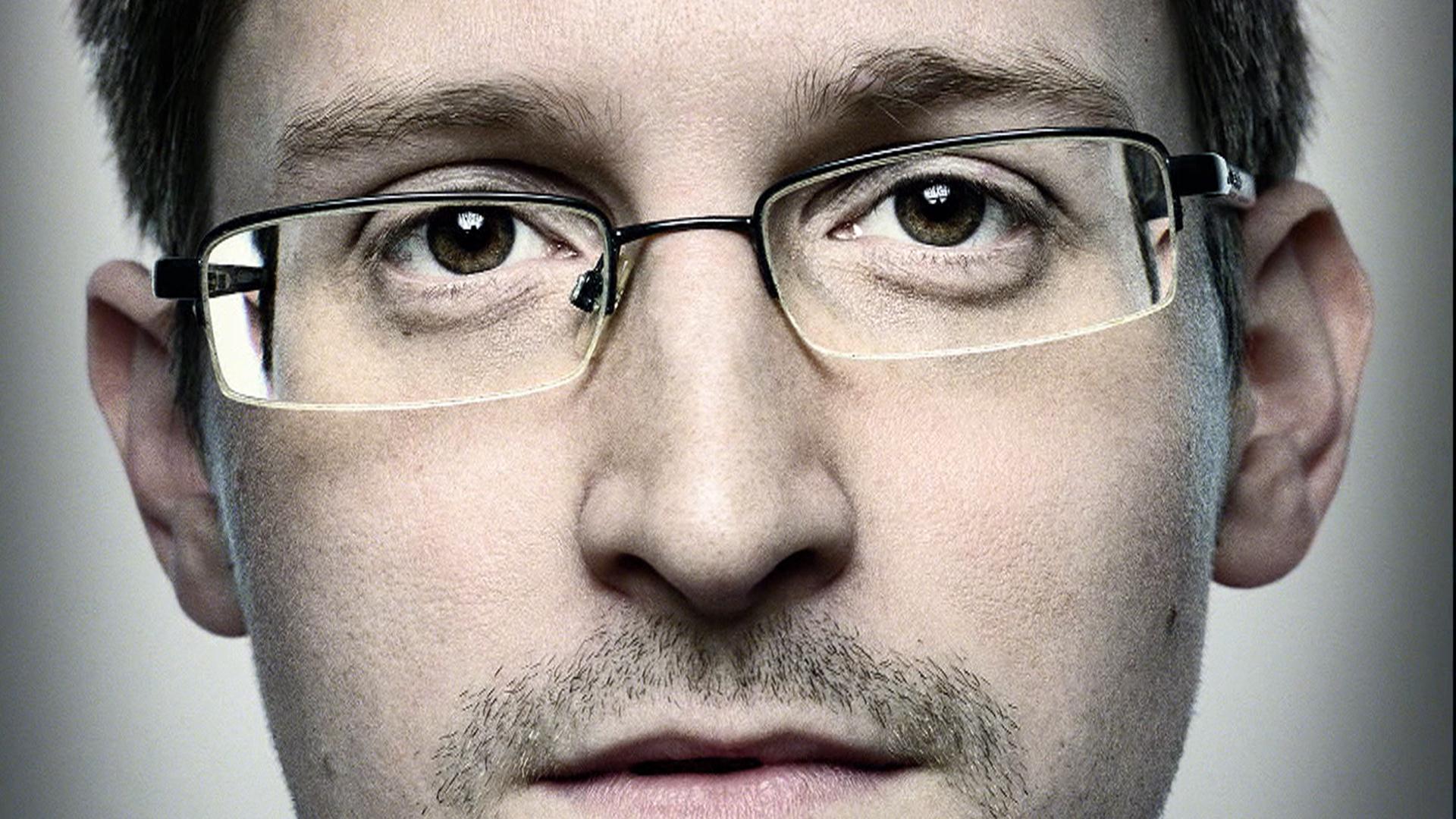 Snowden Could Have Been An Important Film Sadly Its Unremarkable And  Easily Forgotten