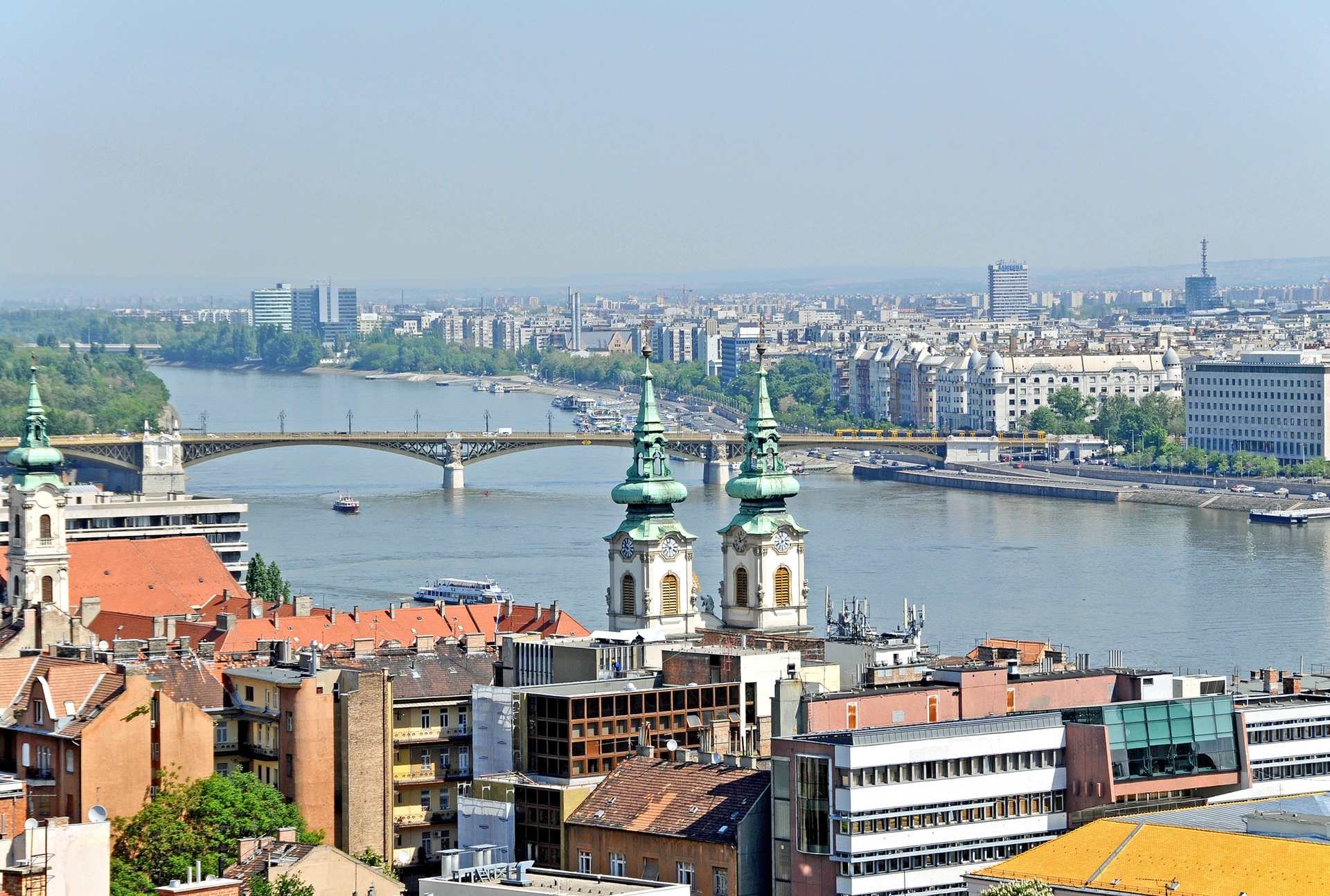 Скачать картинку Венгрия, Город, Города, Мост, Небо, Дома в телефон бесплатно.