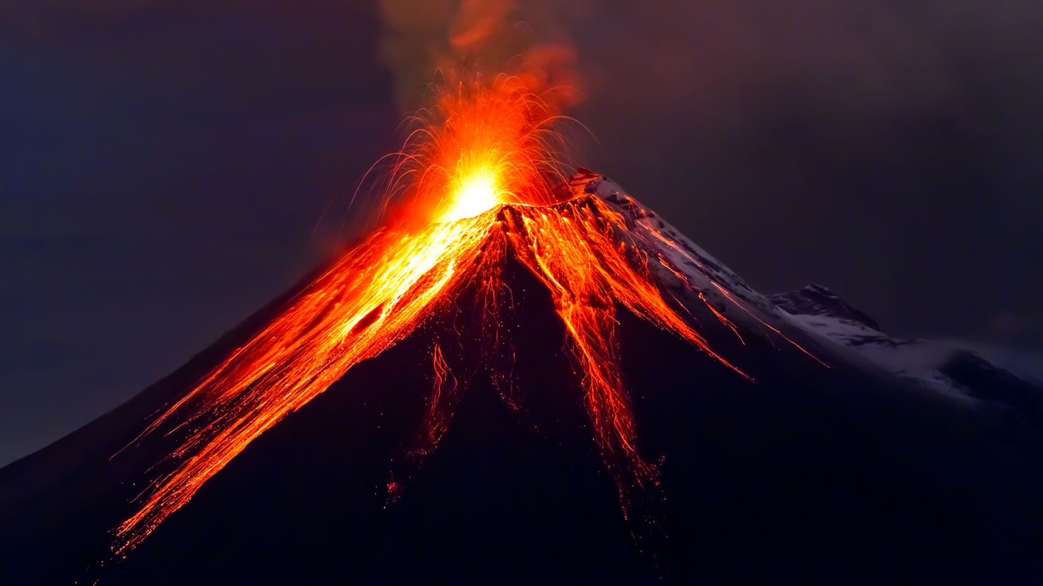 Вулкан лава