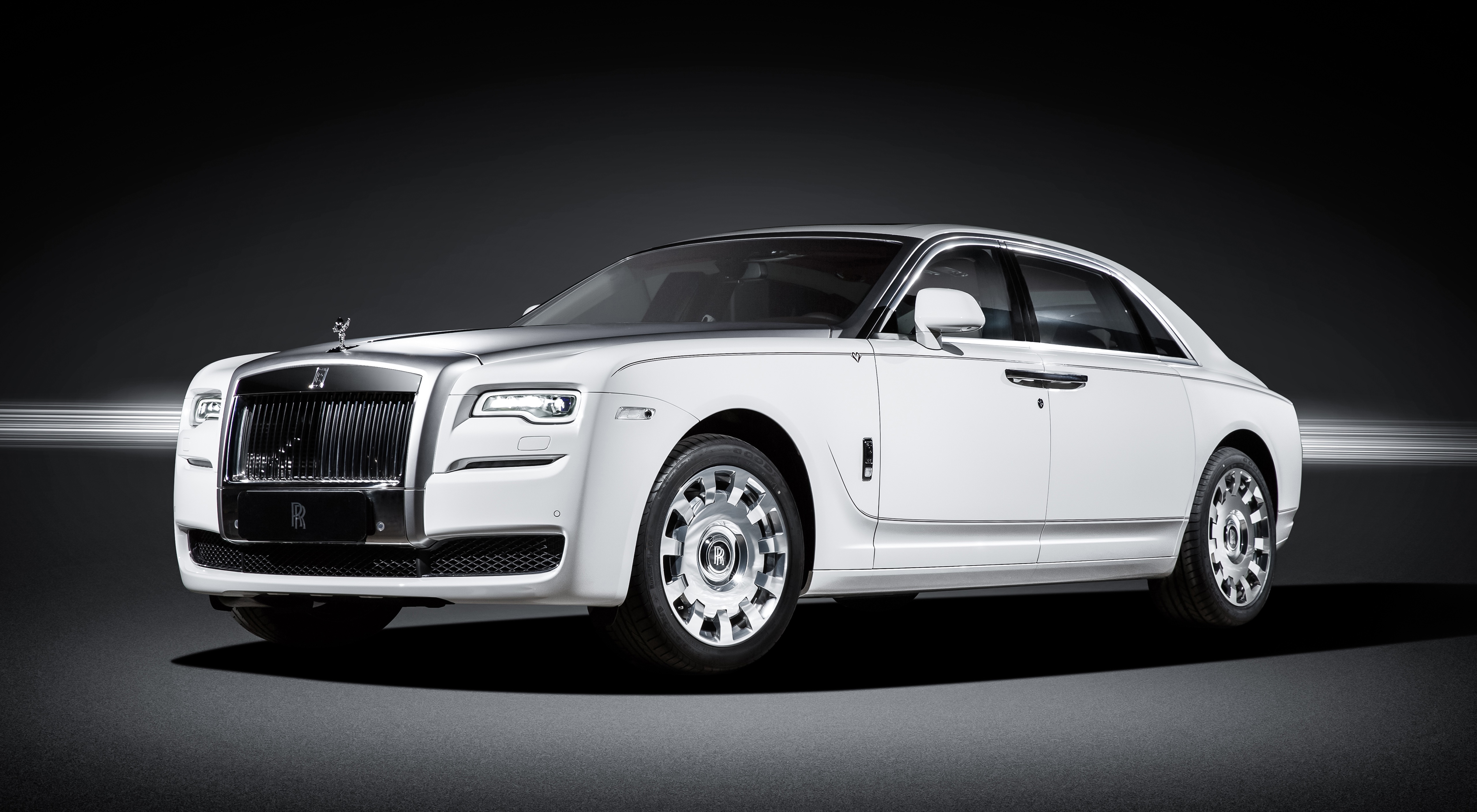 Белый роллс ройс. Rolls Royce Ghost. Машина Rolls Royce Ghost. Rolls Royce Ghost 2016. Роллс Ройс седан.