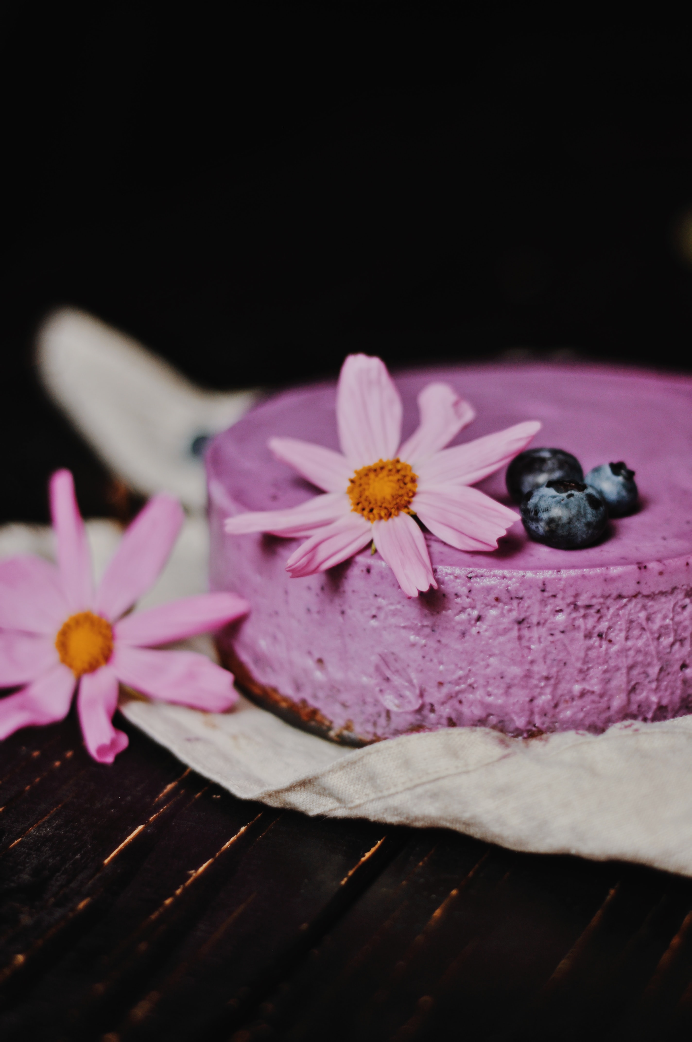 bakery products, flowers, food, bilberries, baking, pie, cheesecake cell phone wallpapers