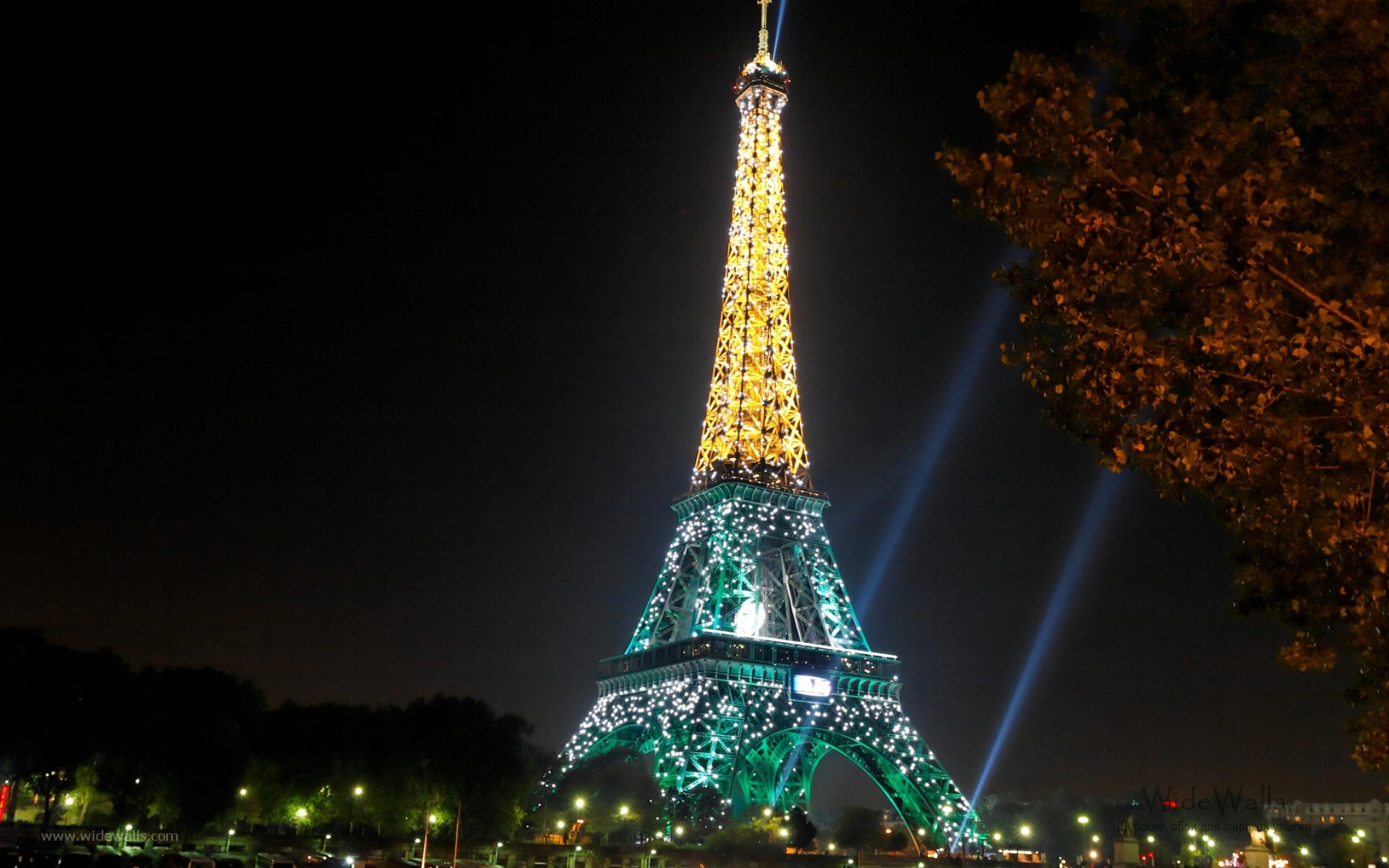 эйфелева башня в париже вечером