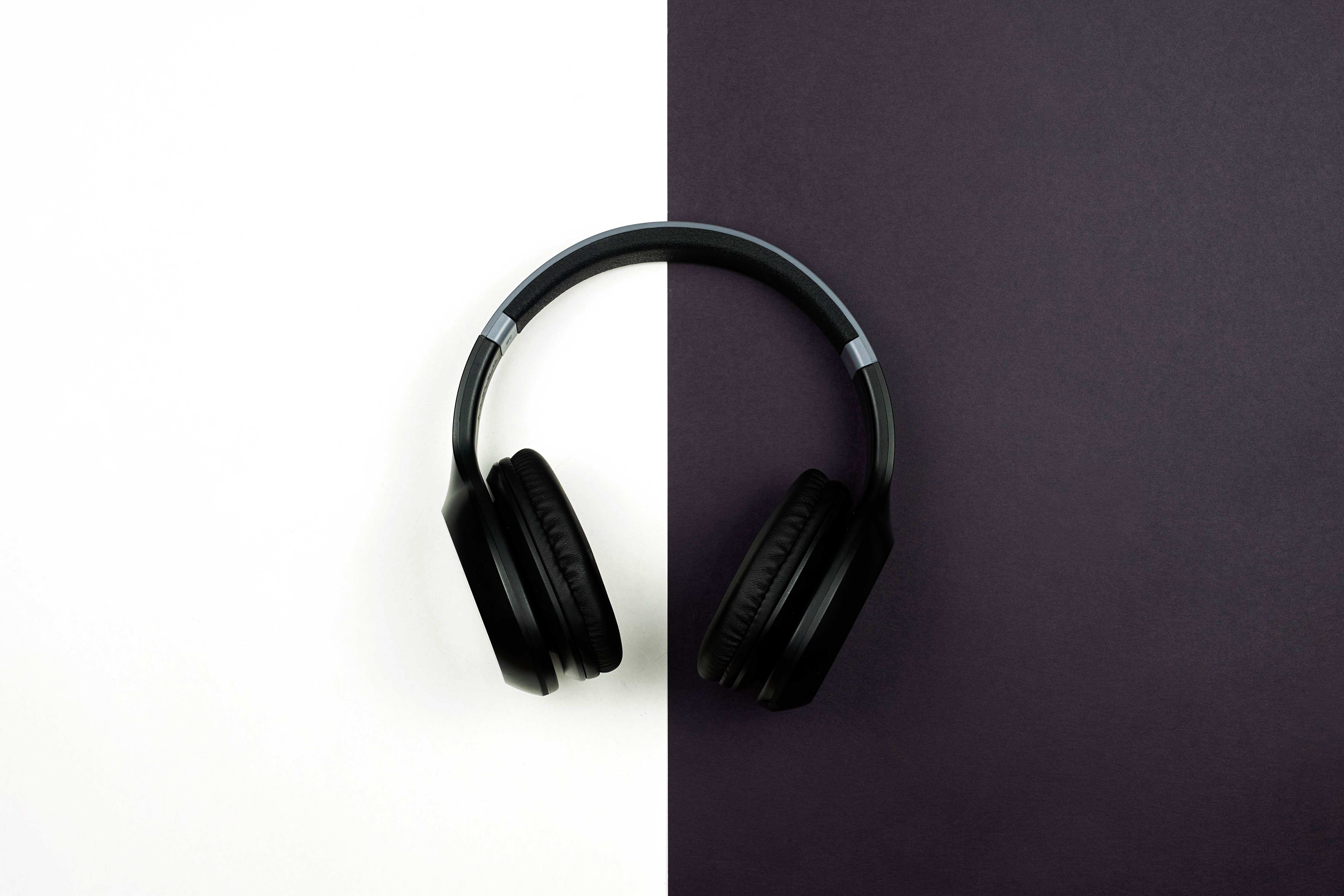 music, headphones, black, white, bw, chb High Definition image