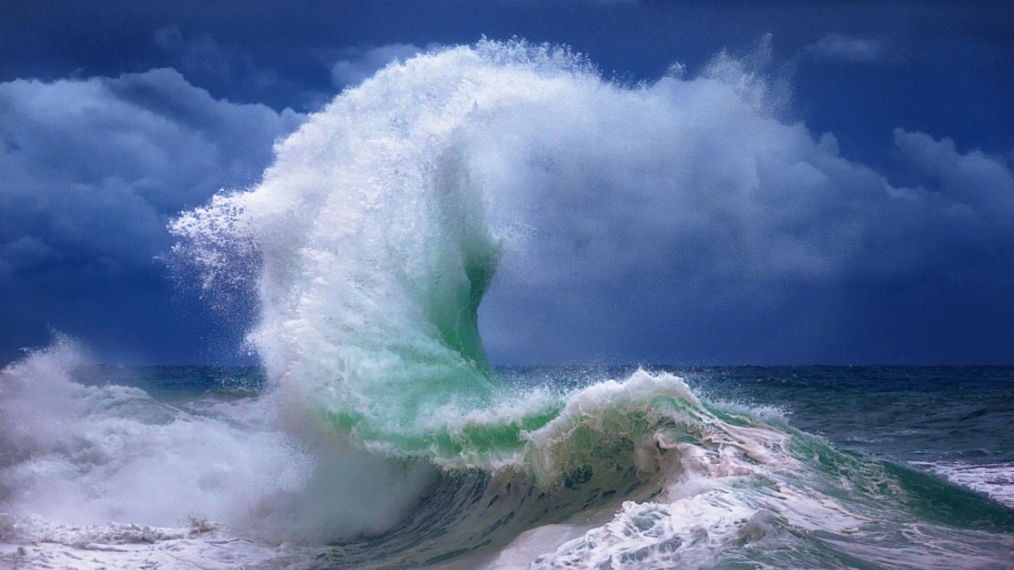 Грешные волны океана. Море шторм. Над волной. Эстетика океана волны. Волны шторм.