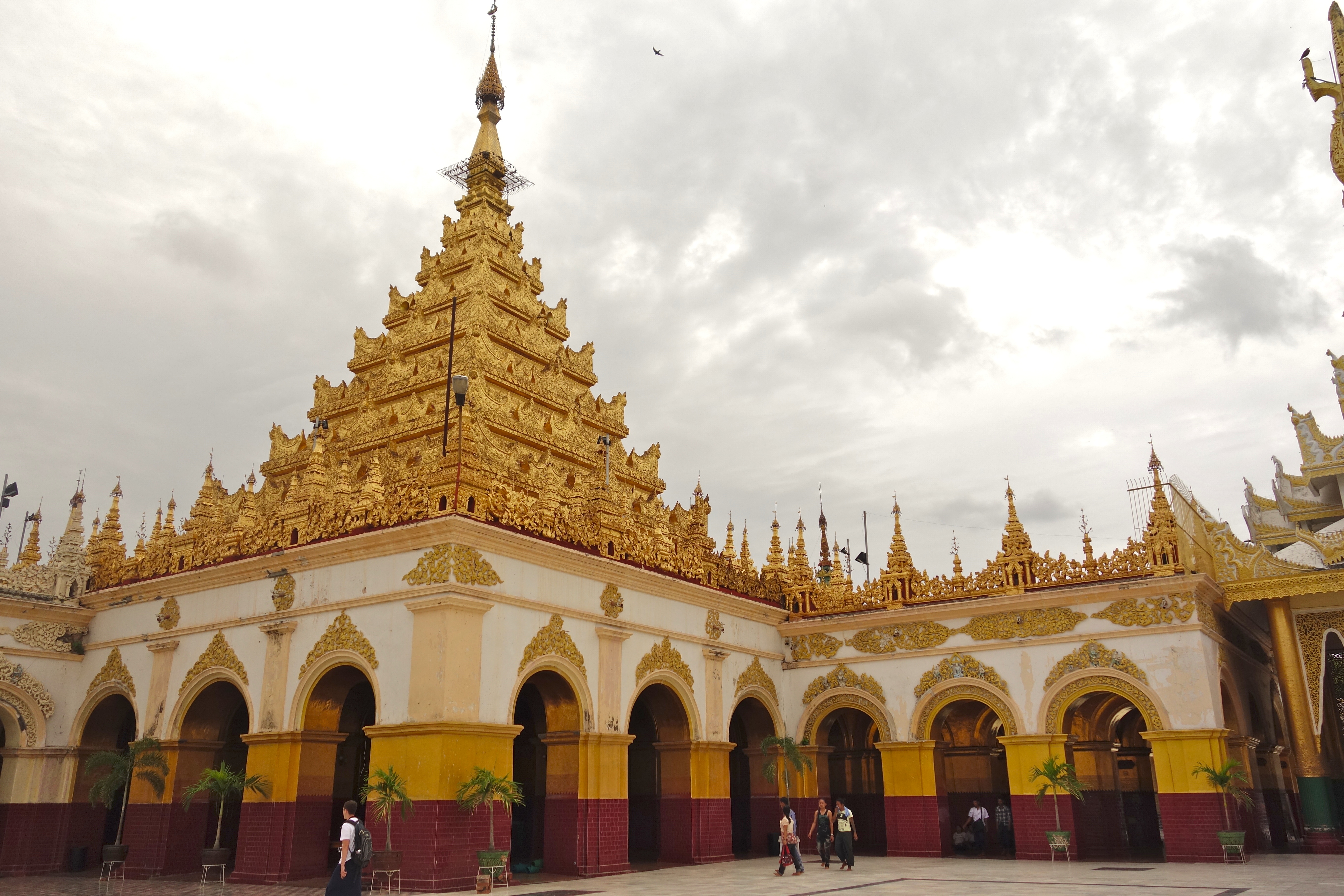 Download background religious, mahamuni pagoda, myanmar