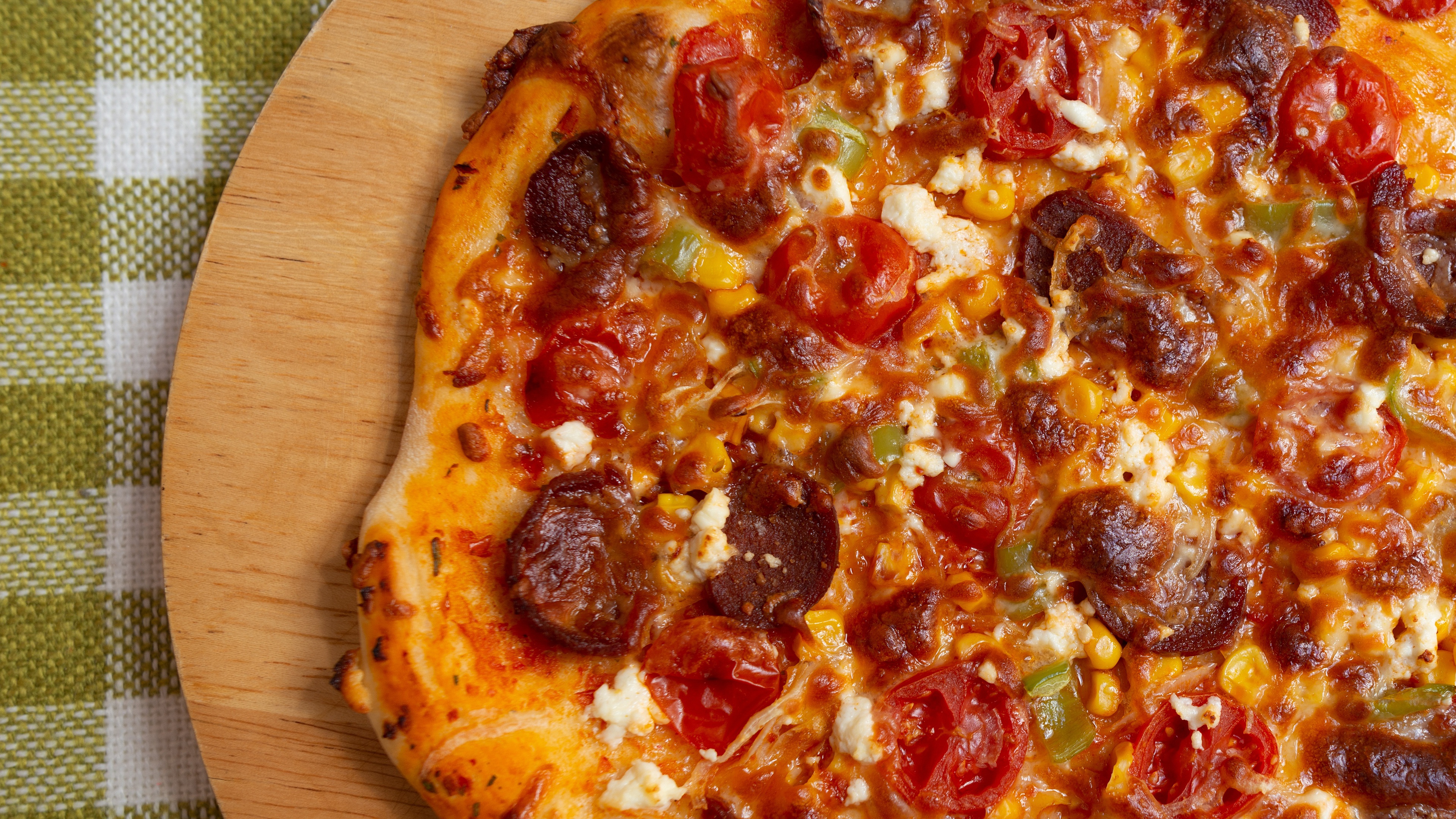 991451 télécharger le fond d'écran nourriture, pizza, fromage, maïs, saucisson, tomate - économiseurs d'écran et images gratuitement