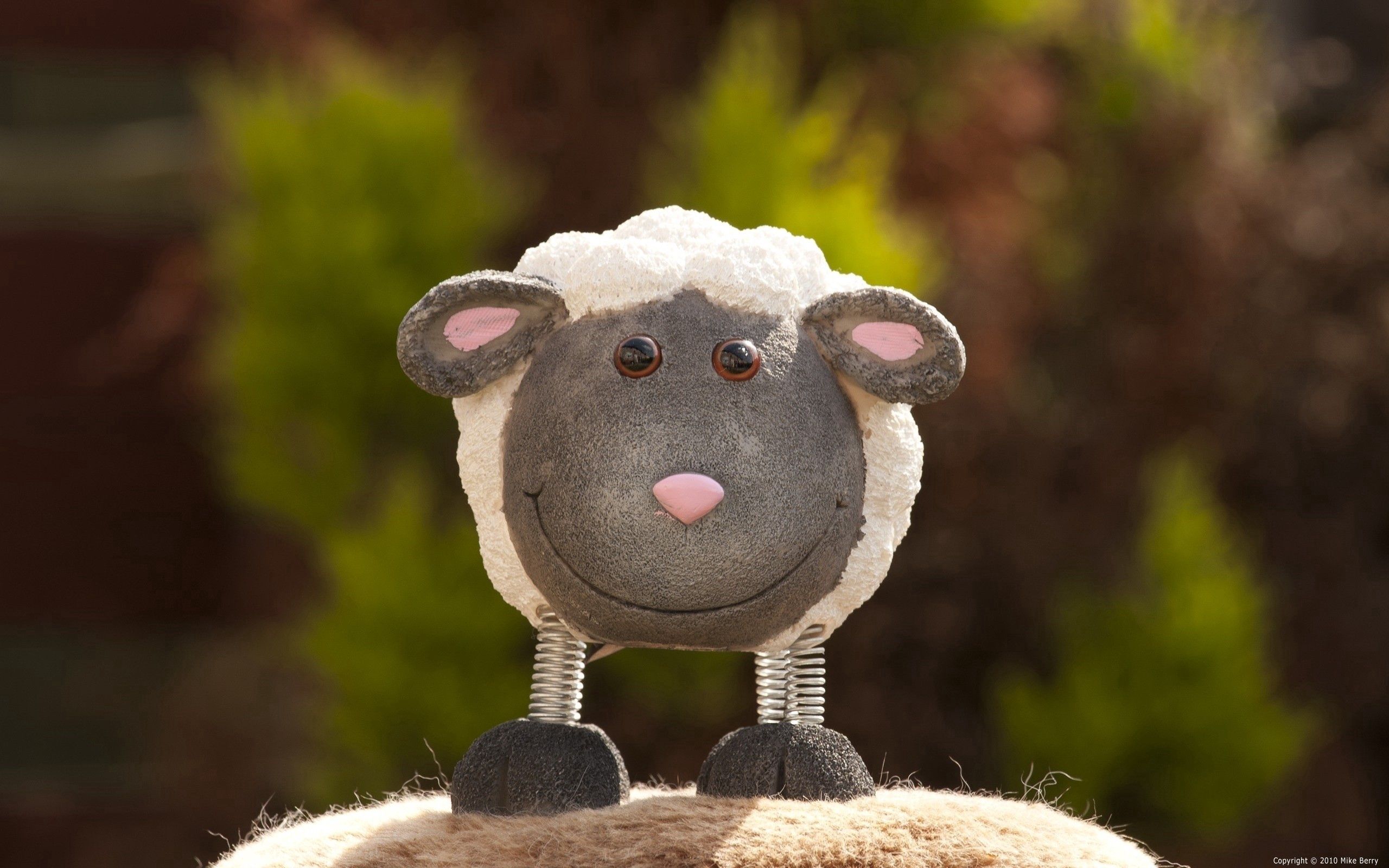 56946 скачать картинку овечка, разное, игрушка, мордочка, веселый - обои и заставки бесплатно