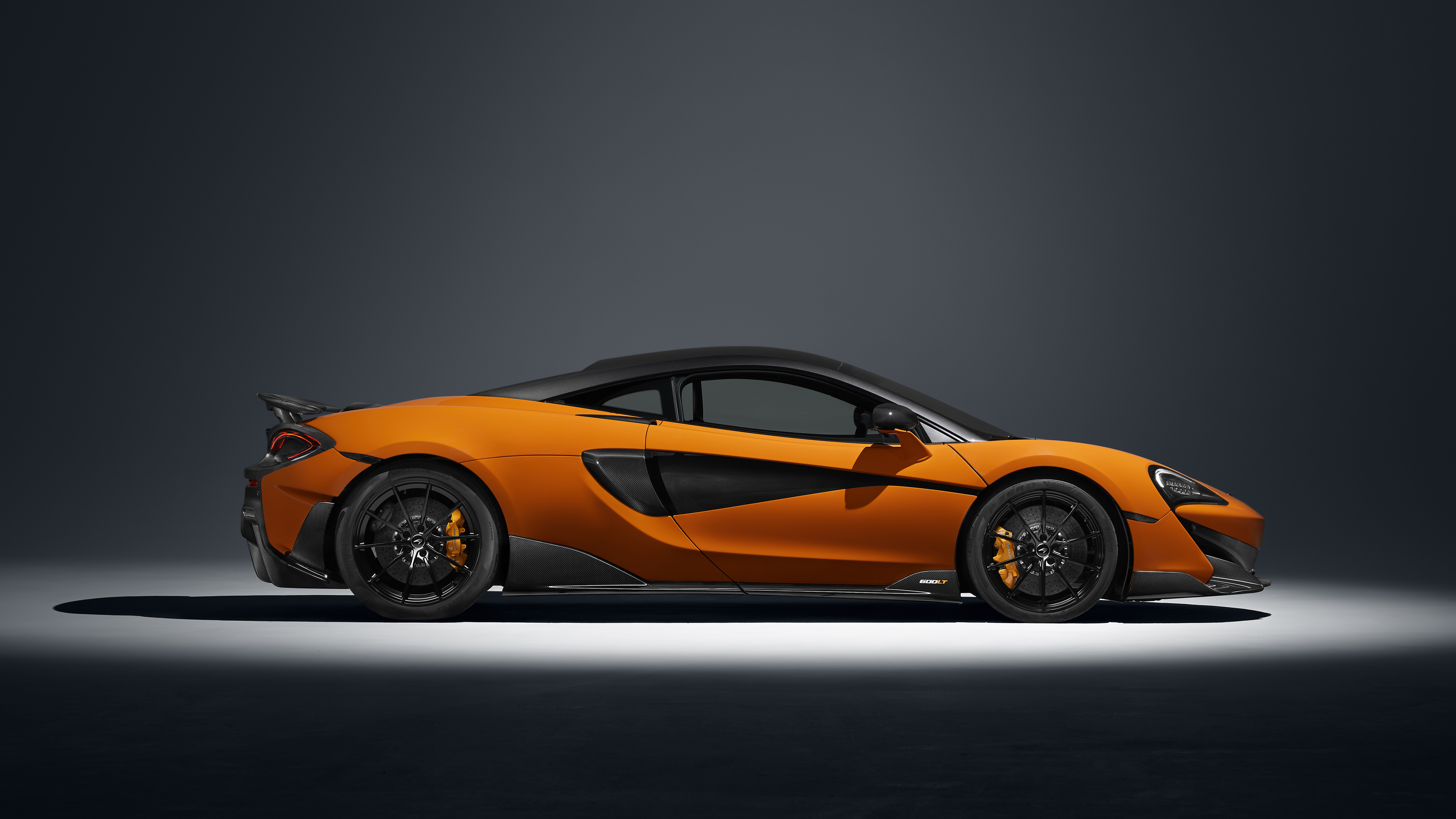 MCLAREN 720 спереди