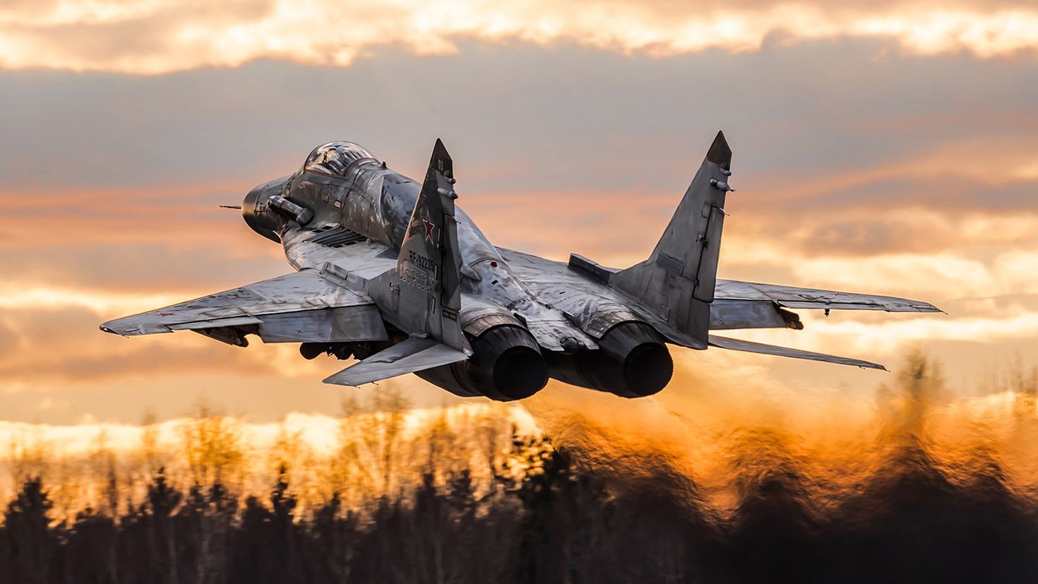 Миг это. Миг-29 ВВС России. Миг-29 истребитель. Mig 29. Военный истребитель Мик 29.