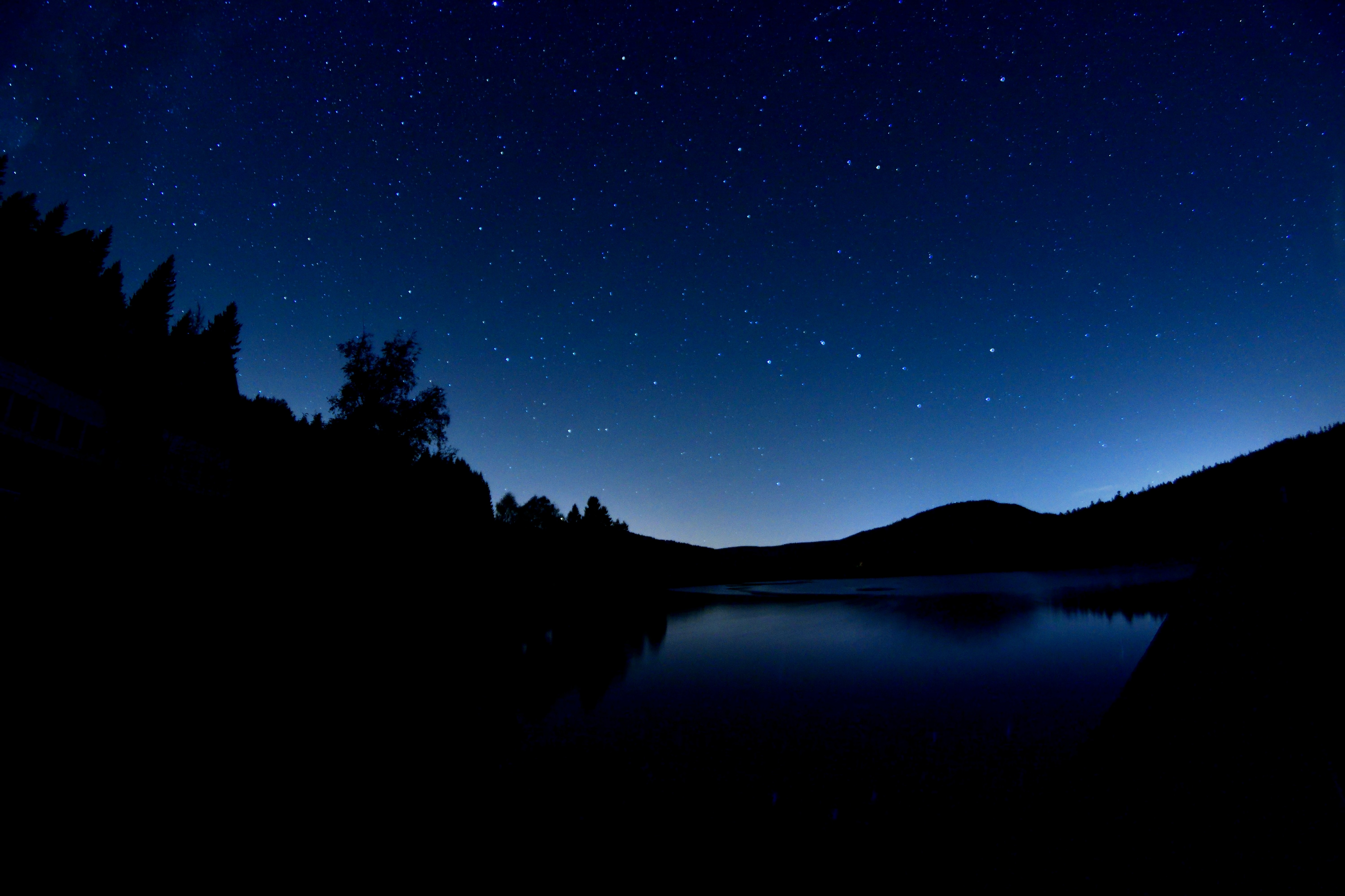 132050 descargar fondo de pantalla cielo estrellado, oscuro, paisaje, noche, lago: protectores de pantalla e imágenes gratis