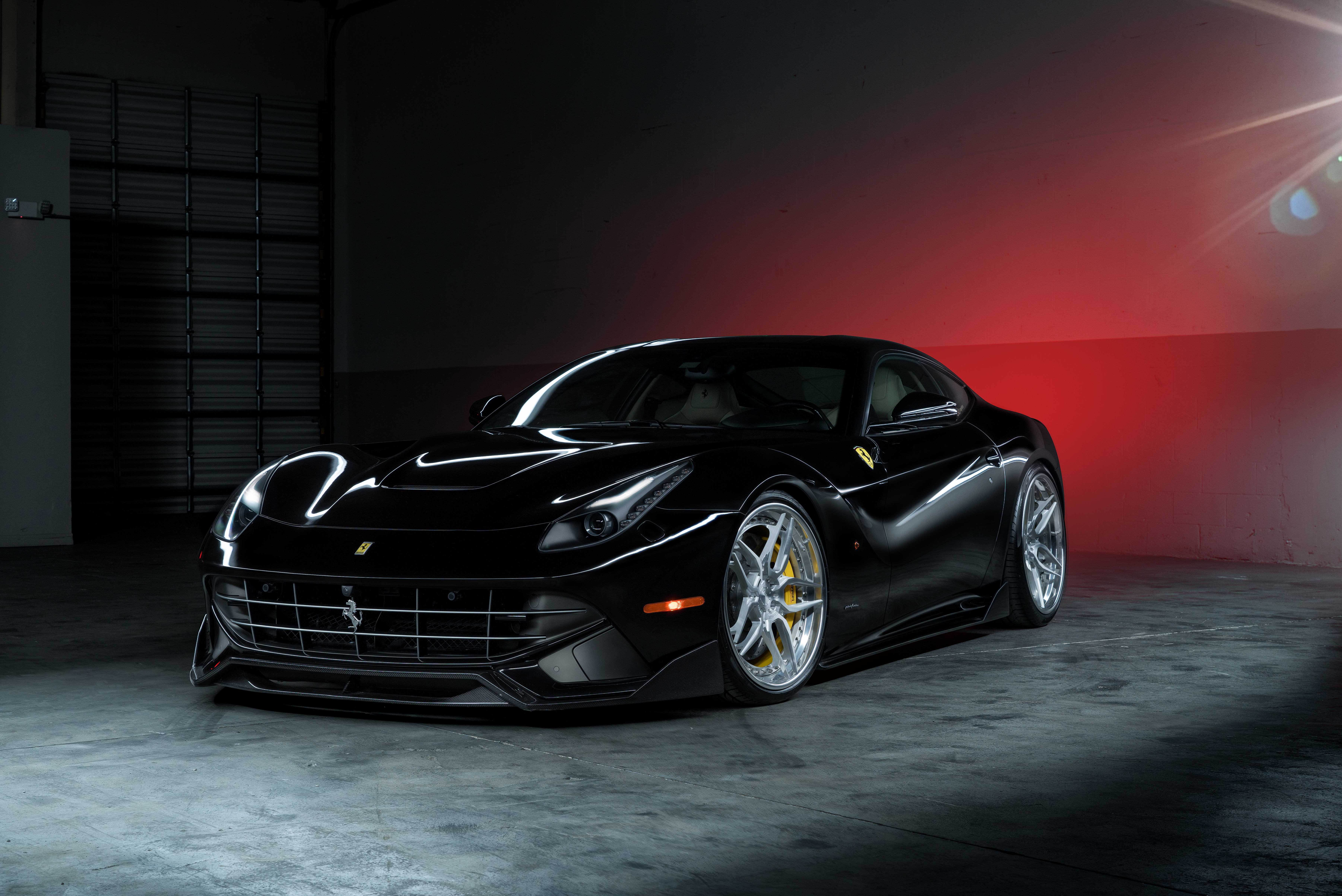 Ferrari f12 Berlinetta в черном цвете