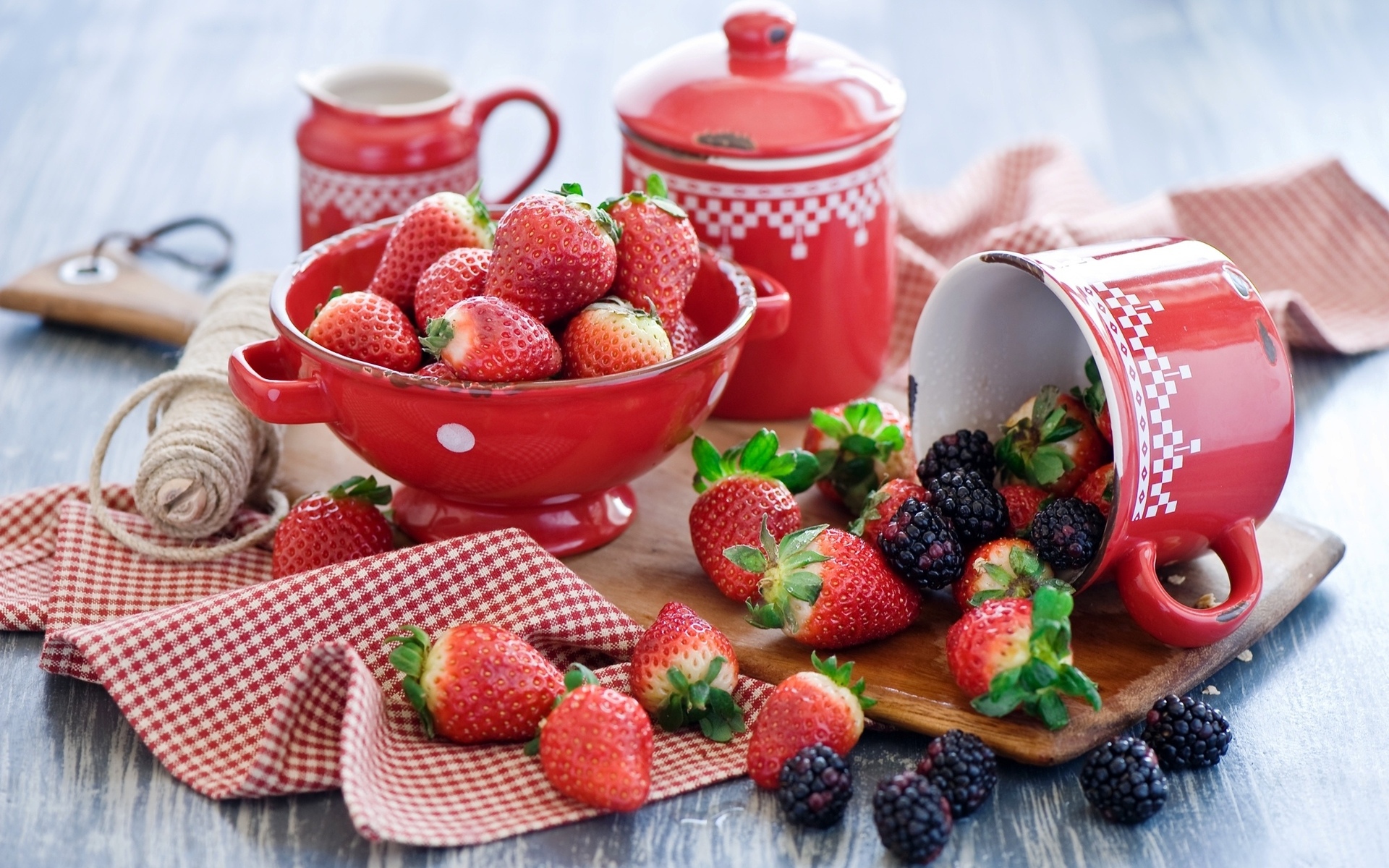 Handy-Wallpaper Lebensmittel, Obst, Erdbeere kostenlos herunterladen.