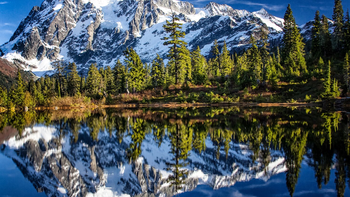 Видео на телефон природа. Горы штат Вашингтон. Каскадные горы. Обои горы. Озеро в каскадных горах.