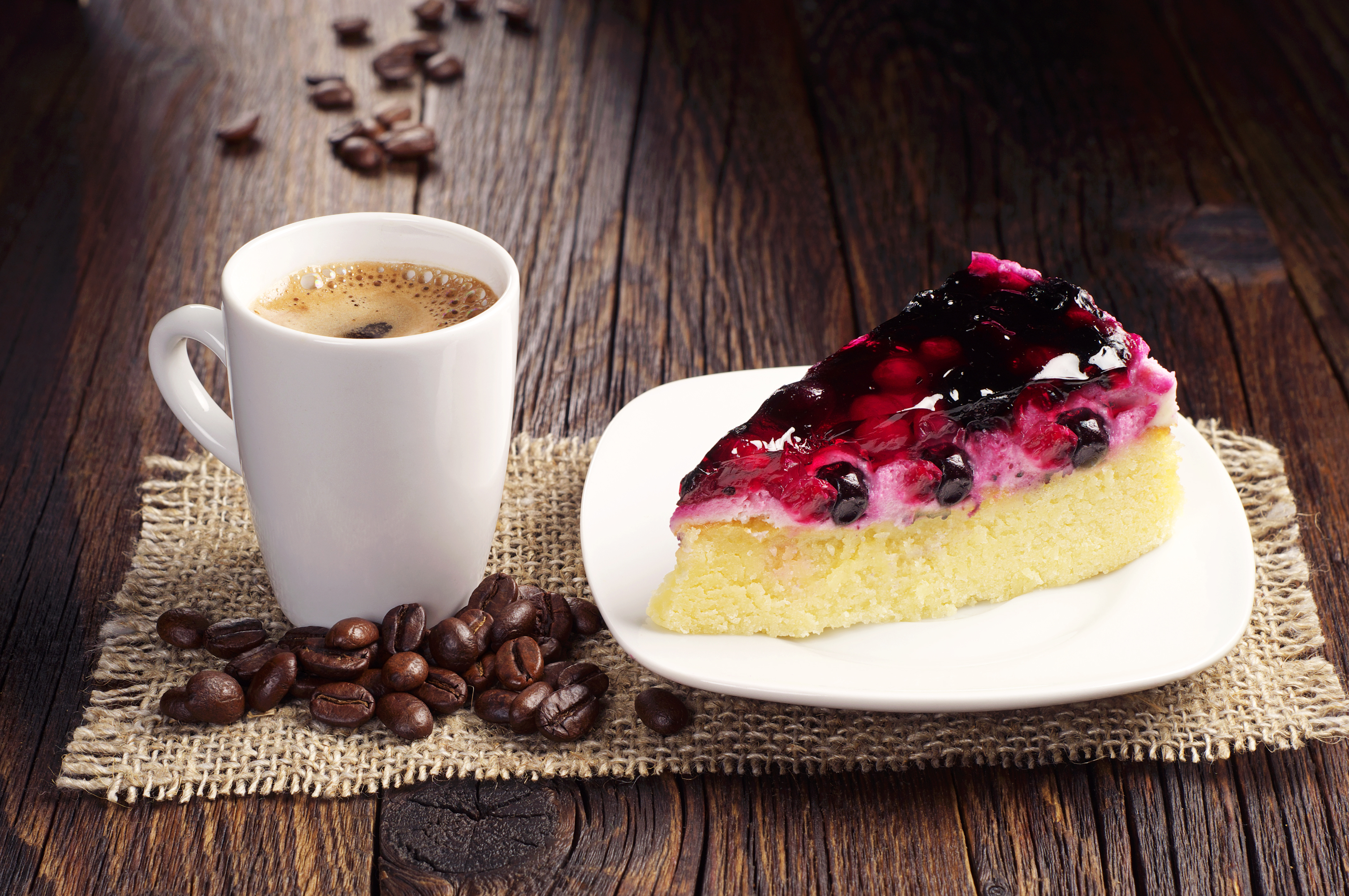 Вкусного утра картинки красивые. Кофе и пирожное. Красивые пирожные и кофе. Кофе с пирожными. Кофе с тортиком.