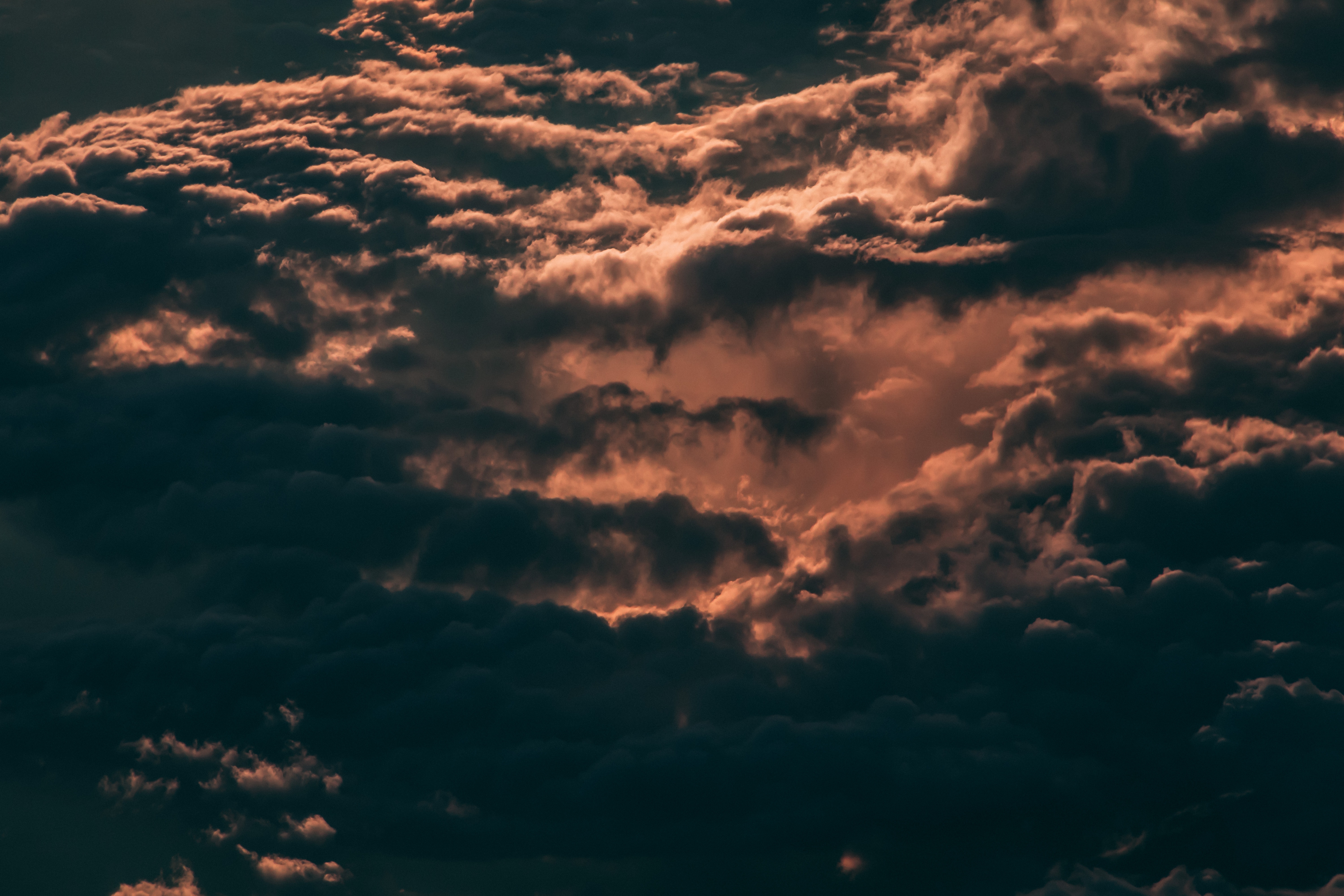 78761 Bild herunterladen sky, clouds, lumen, dunkel, hauptsächlich bewölkt, bedeckt, wolken, öffnen - Hintergrundbilder und Bildschirmschoner kostenlos