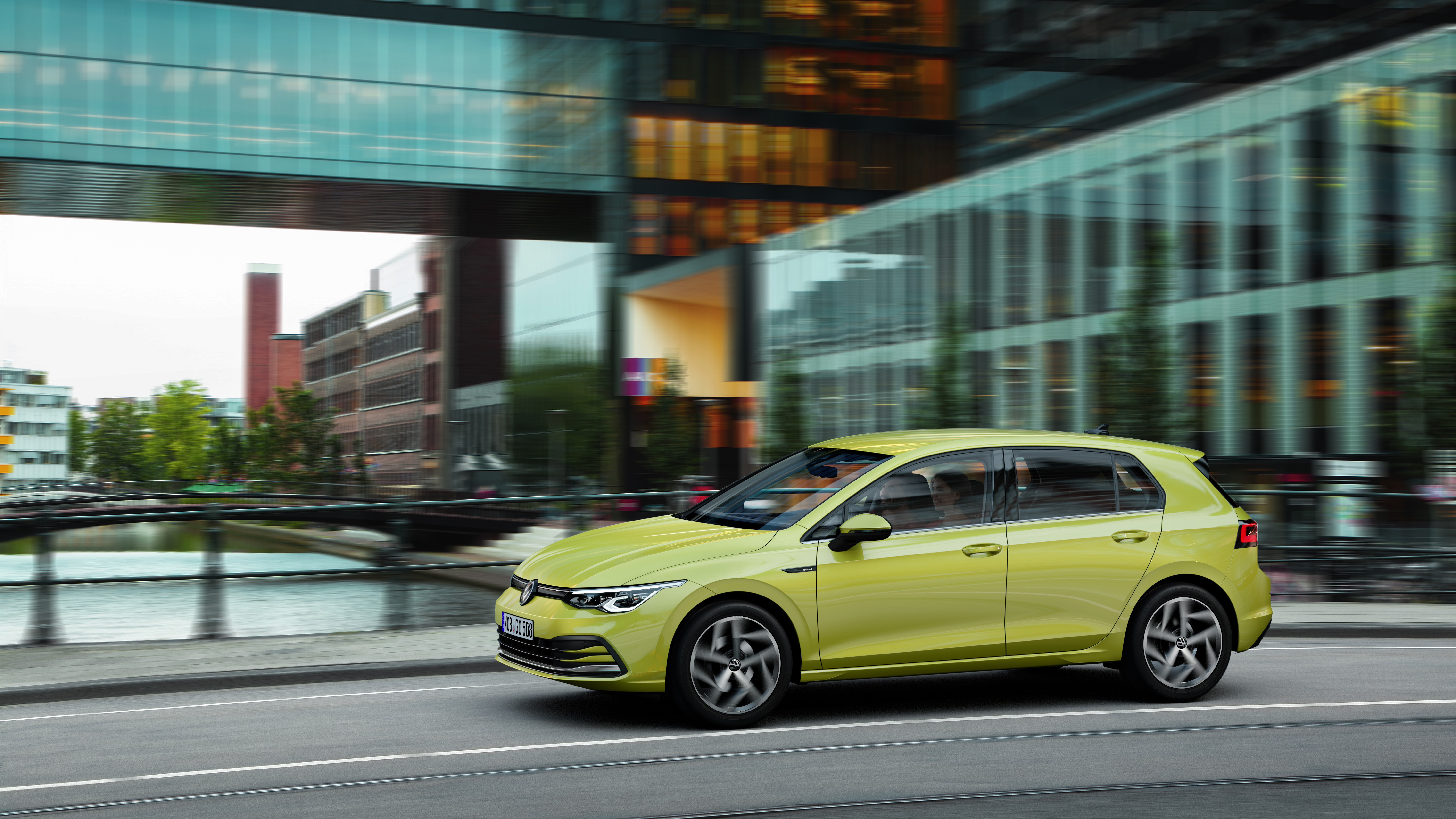 Volkswagen Golf 2020 Yellow