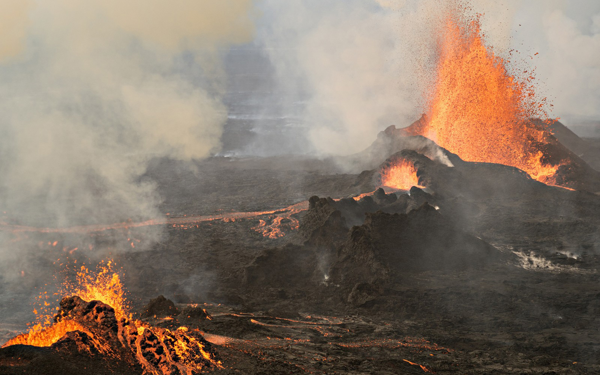 Earth volcano. Вулканы земли. Вулкан обои. Обои на рабочий стол лава.