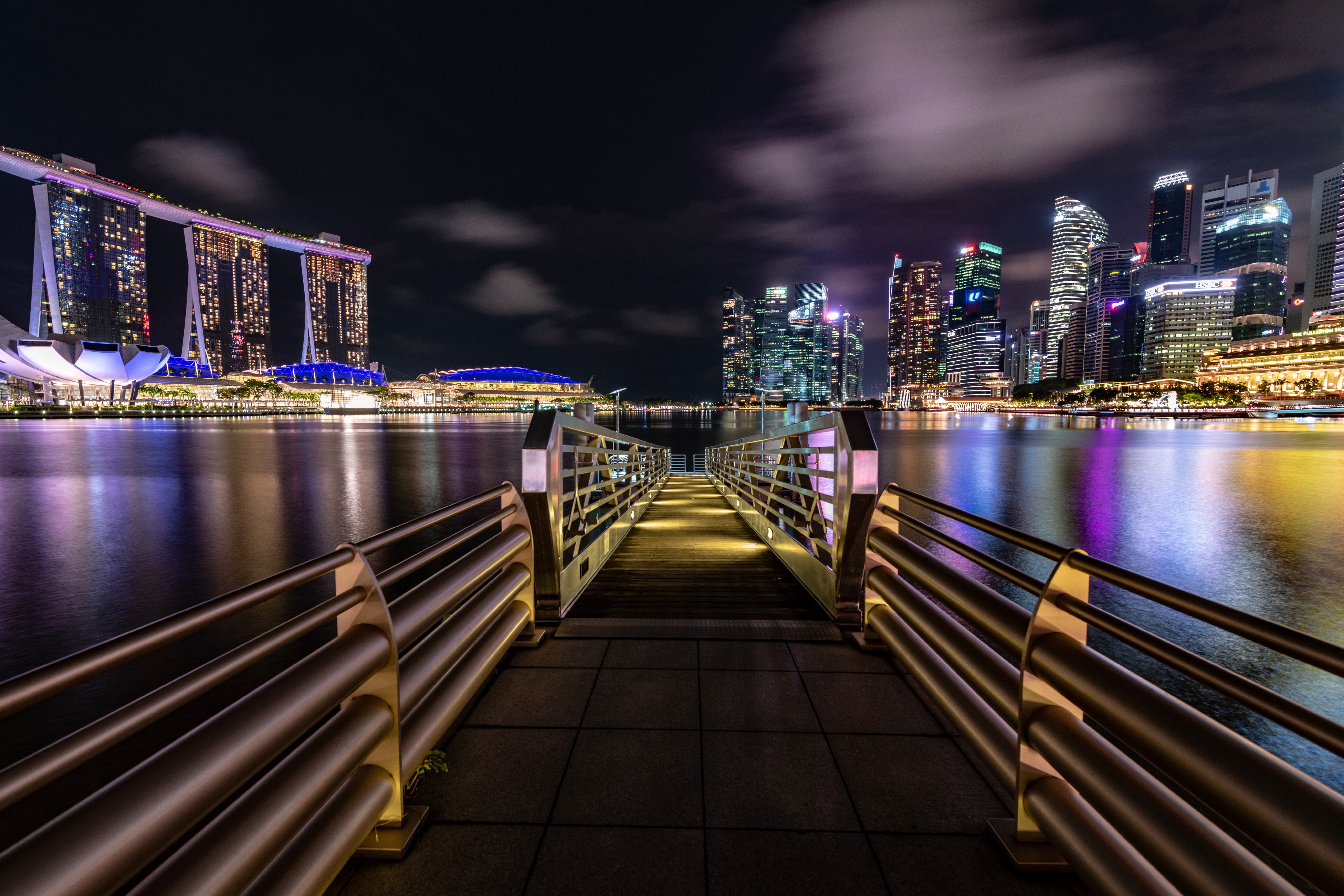 155730 Bild herunterladen ufer, städte, bank, nächtliche stadt, night city, lichter der stadt, city lights, der pier, wharf, singapur - Hintergrundbilder und Bildschirmschoner kostenlos
