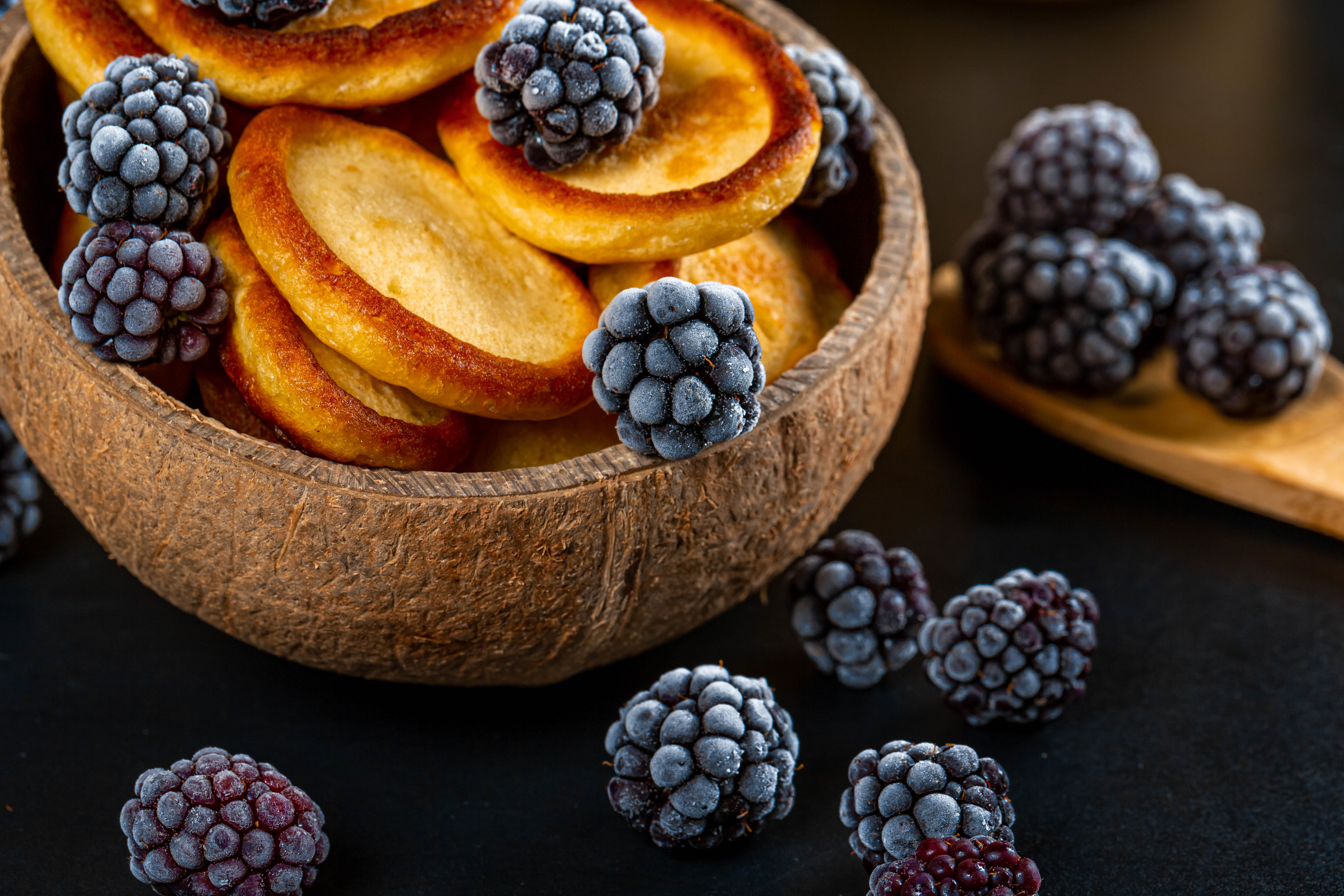 Download mobile wallpaper Plate, Blackberry, Food, Berries, Baking, Bakery Products for free.