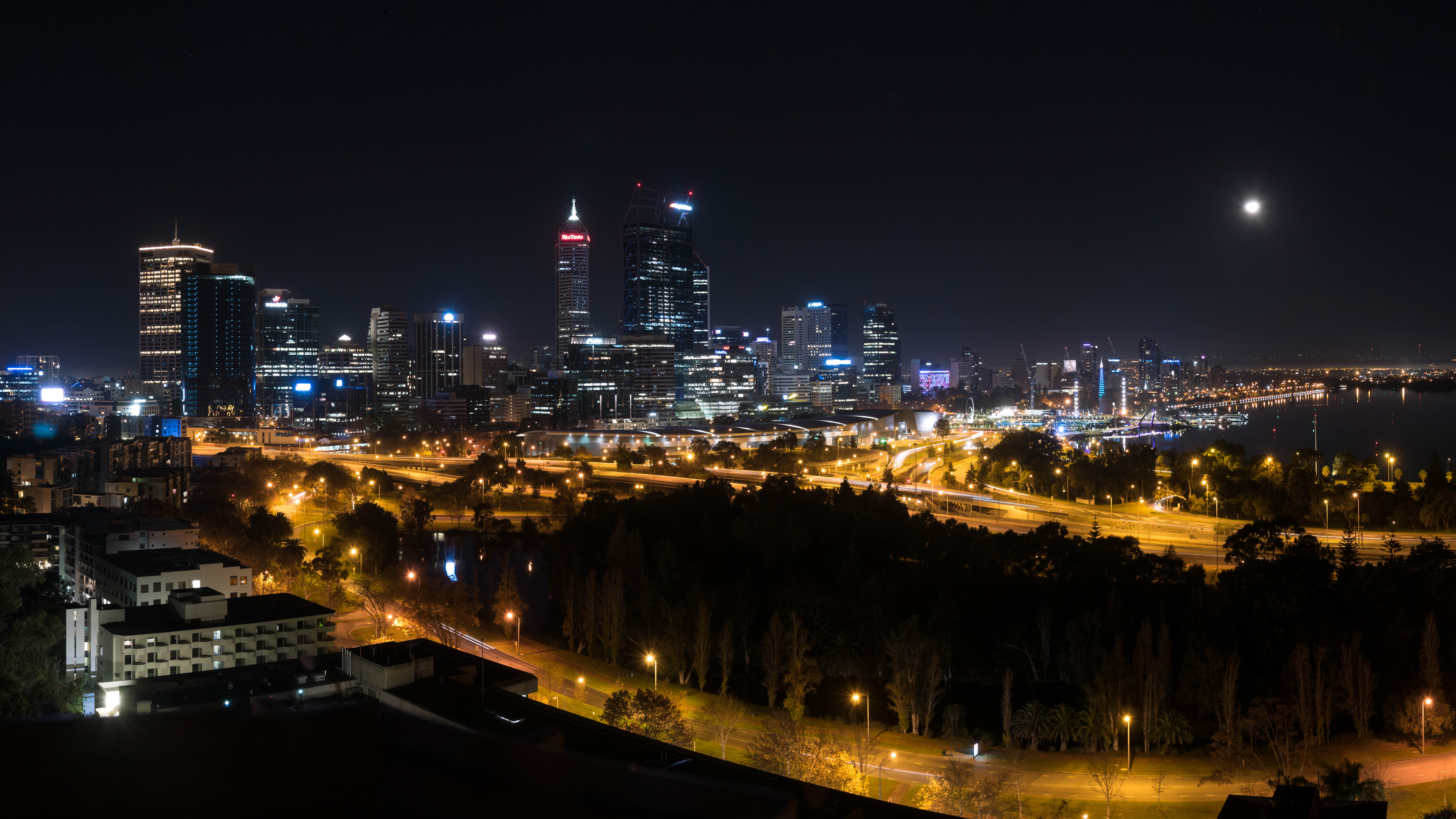 Laden Sie das Wolkenkratzer, Gebäude, Night City, Lichter Der Stadt, Perth, Städte, Nächtliche Stadt, City Lights, Australien-Bild kostenlos auf Ihren PC-Desktop herunter
