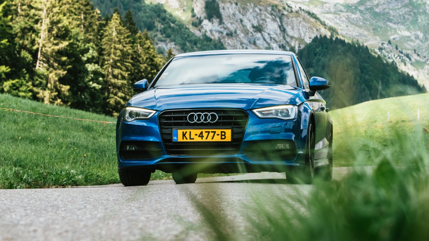 Ауди едет. Ауди q7. Audi 4к FNS]. Audi rs6 1920х1080. Audi Ultra Blue.