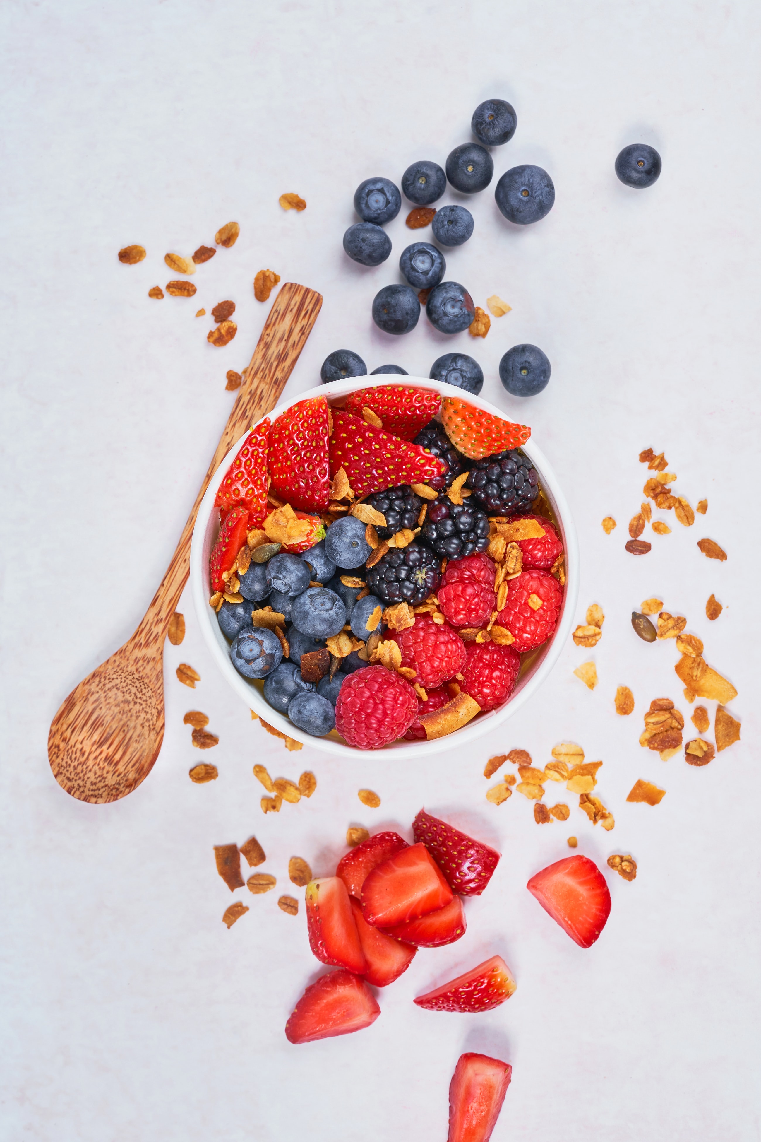 bilberries, food, strawberry, berries, blackberry, bowl, flakes Aesthetic wallpaper