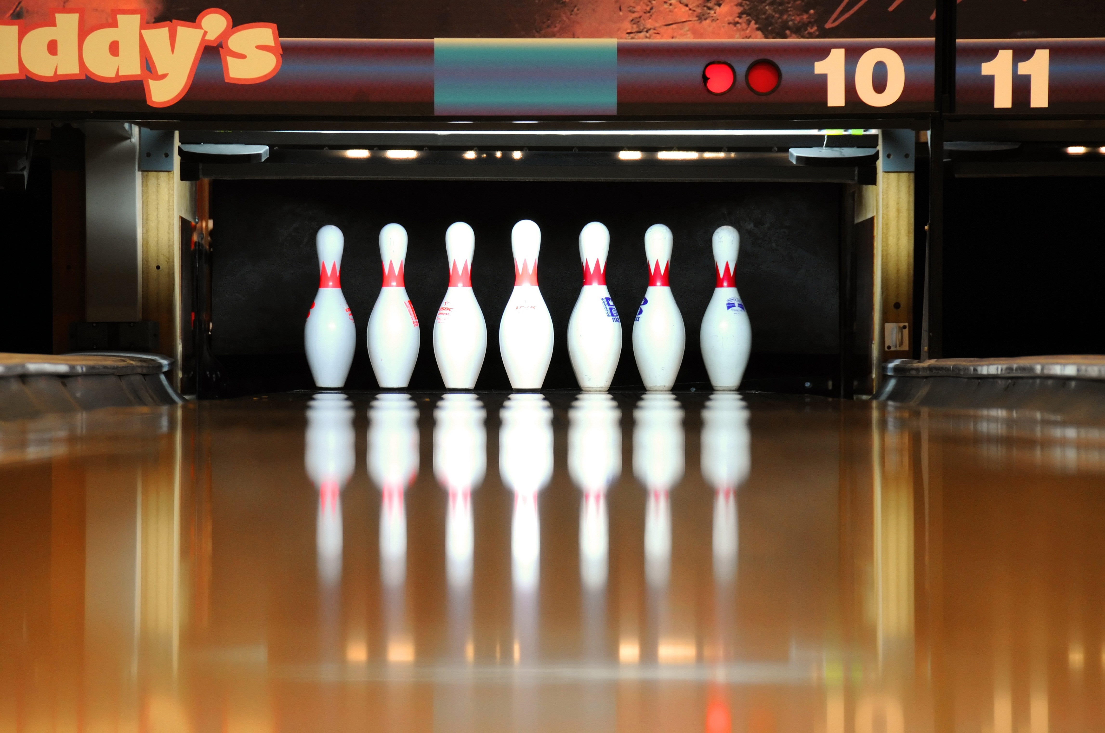 57862 Bild herunterladen sport, reflexion, kegeln, bowling - Hintergrundbilder und Bildschirmschoner kostenlos