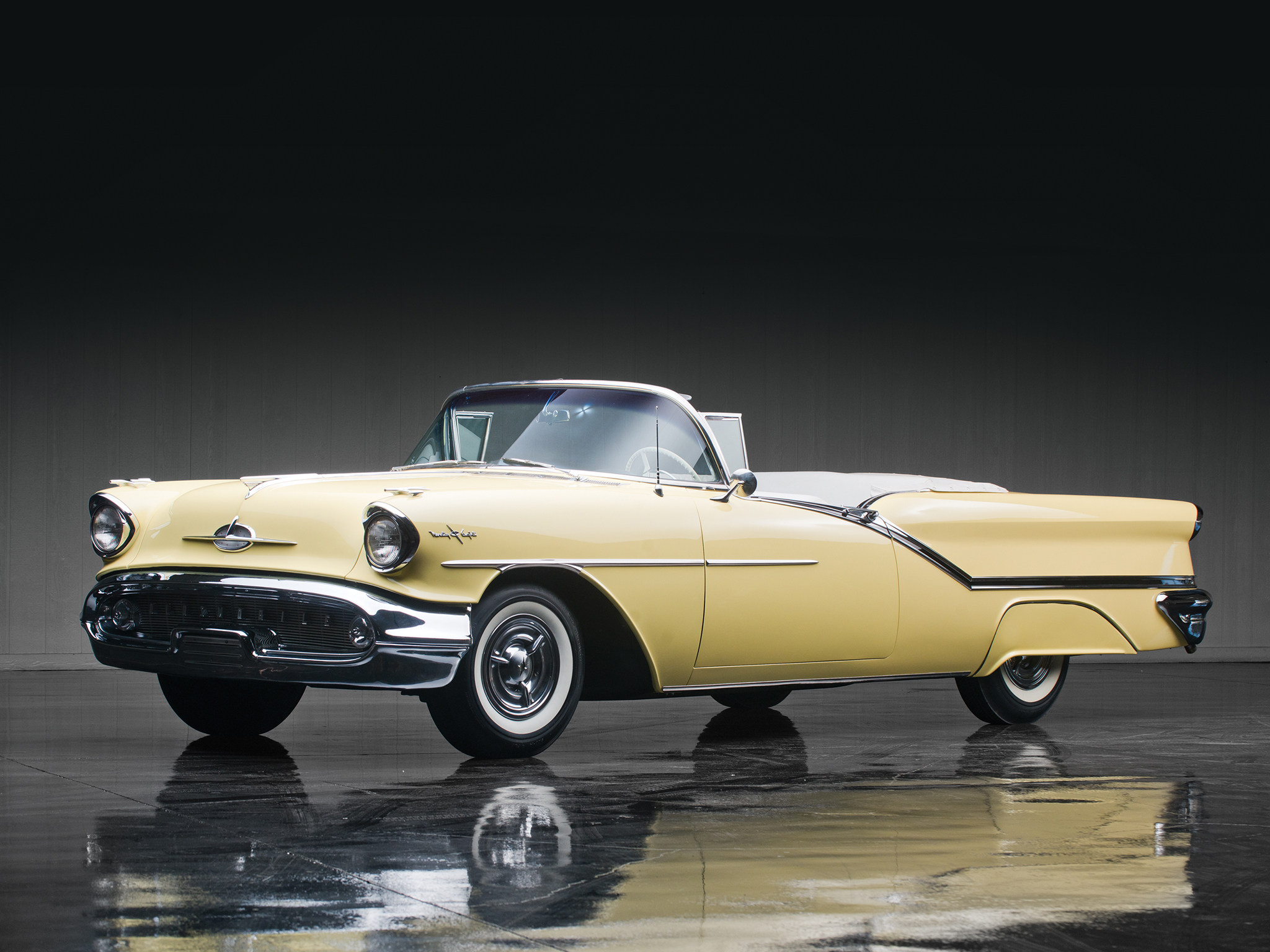 288470 скачать обои транспортные средства, 1957 олдсмобиль старфайр, автомобиль, кабриолет, олдсмобиль, отражение, жёлтый - заставки и картинки бесплатно