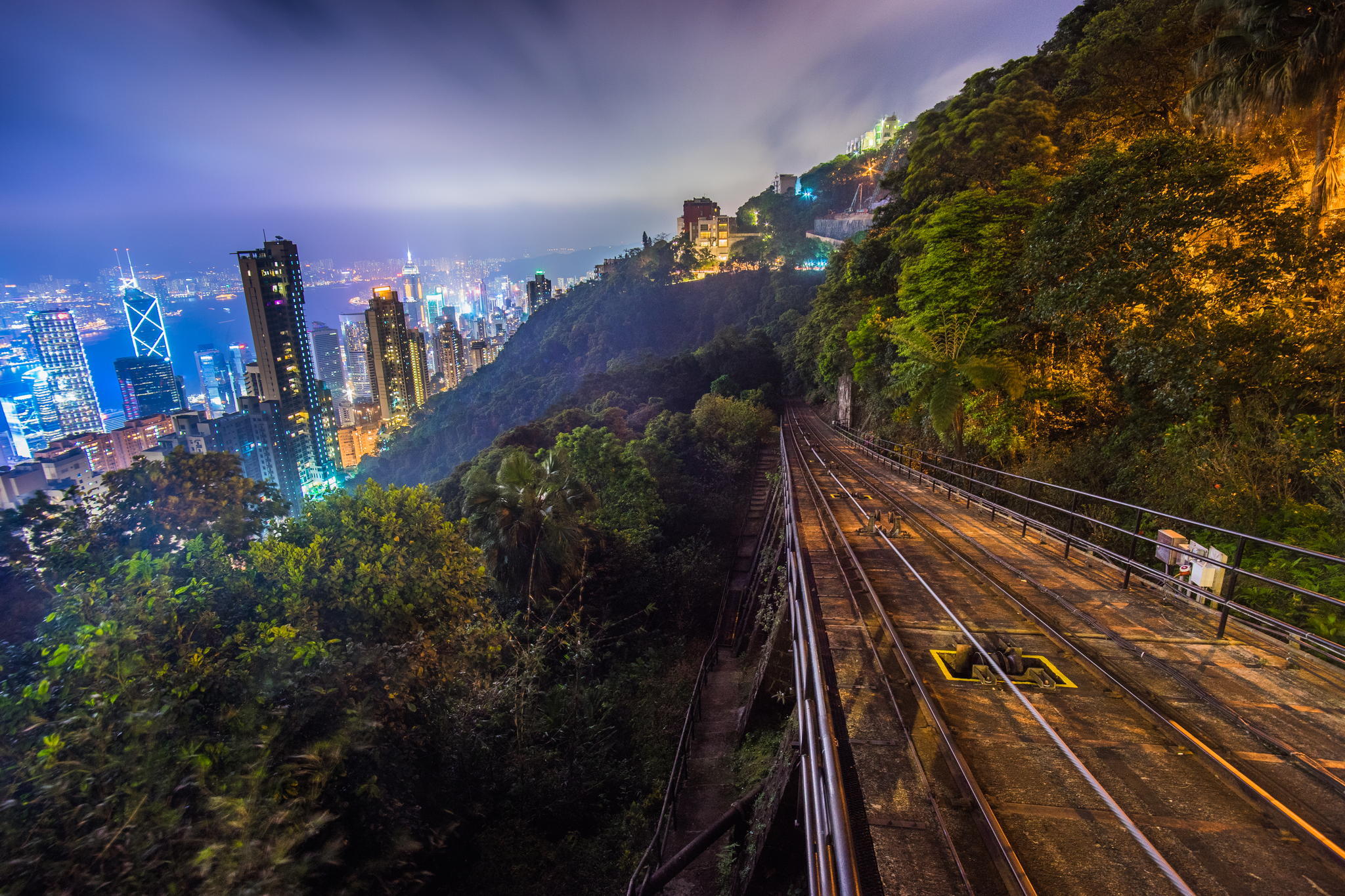 Скачать обои бесплатно Возвышенность, Гонконг, Небоскребы, Города, Ночь картинка на рабочий стол ПК