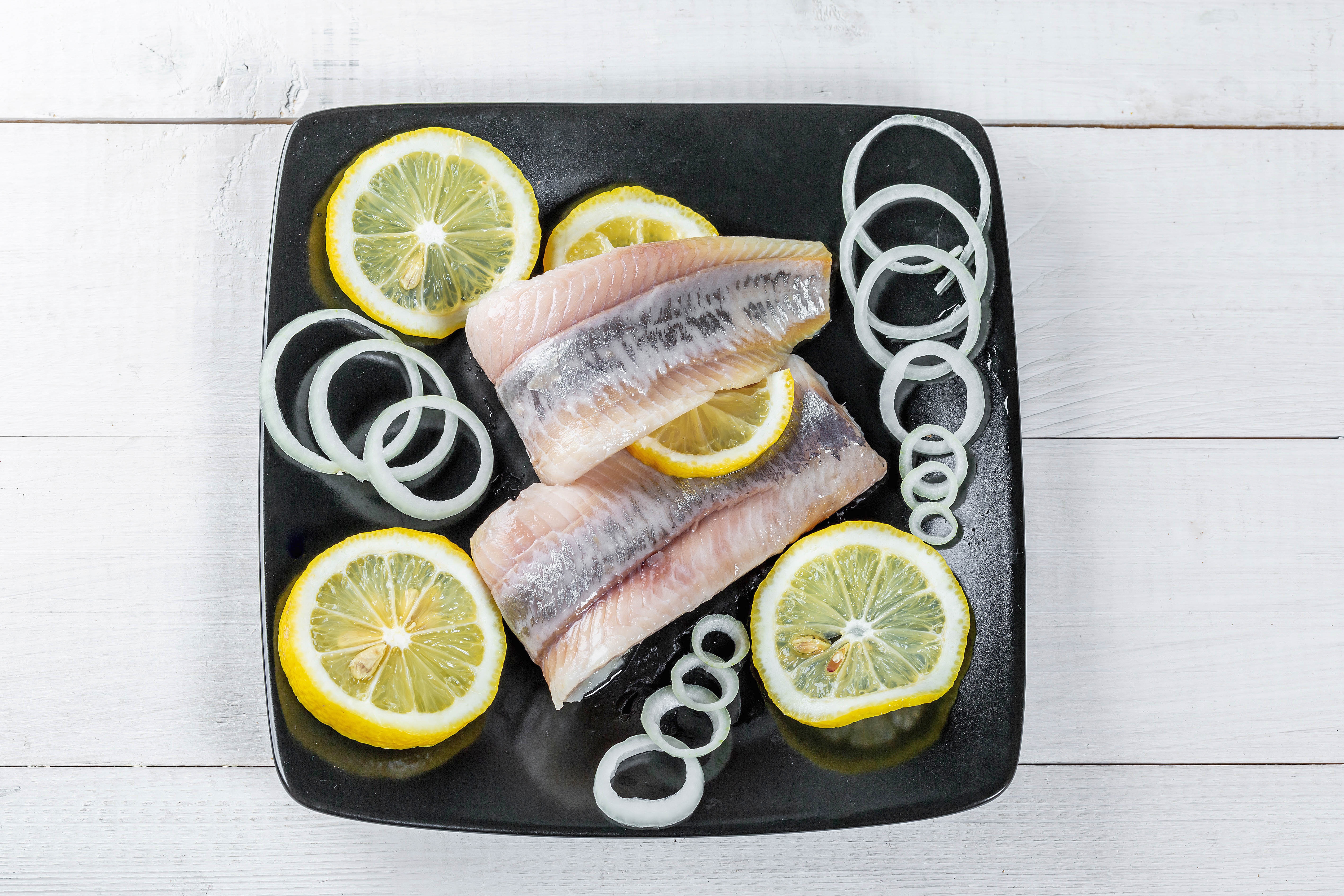 Mobile wallpaper food, fish, lemon, onion, plate