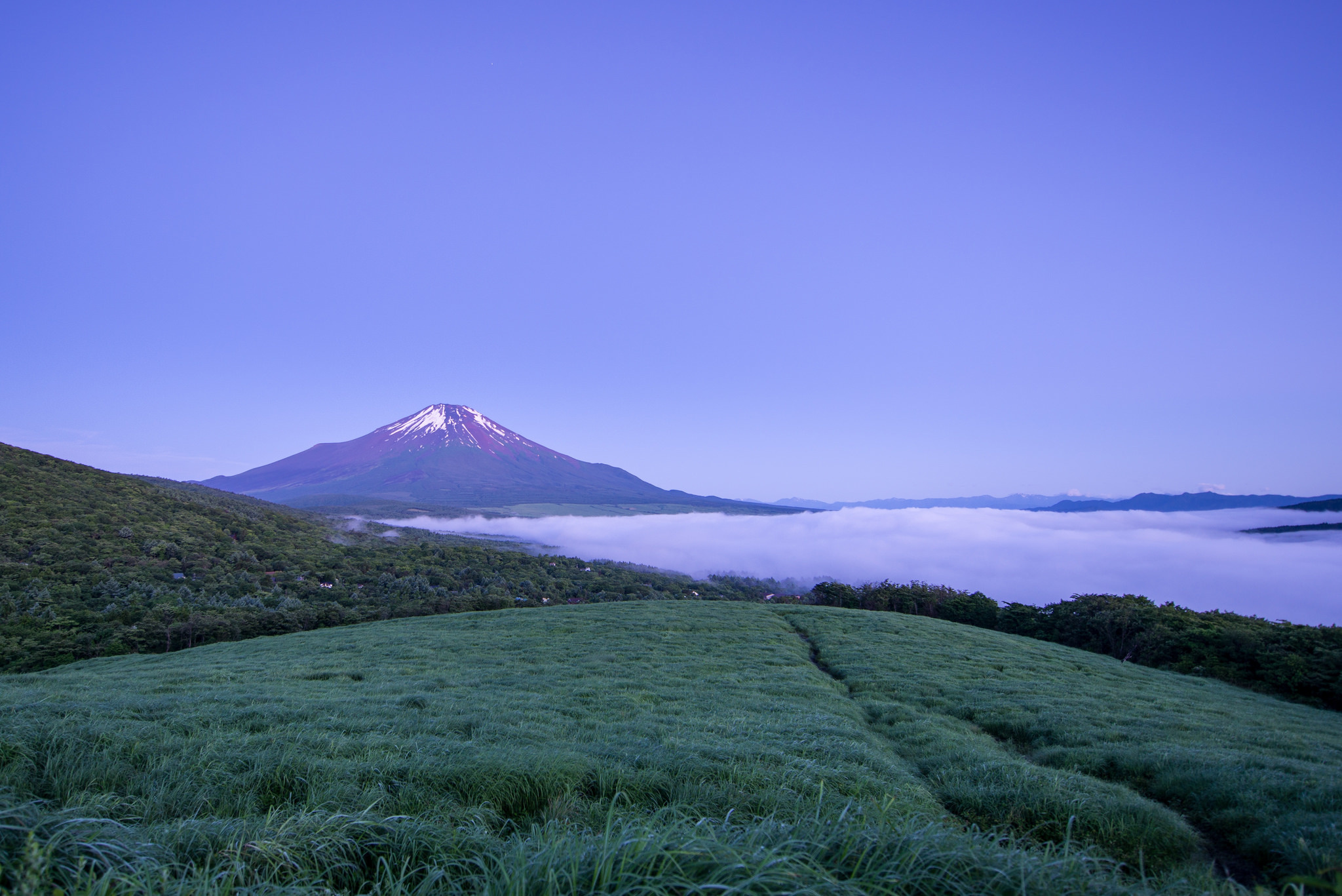 Download mobile wallpaper Fuji, Fog, Honshu, Fujiyama, Japan, Nature, Mountain, Volcano for free.