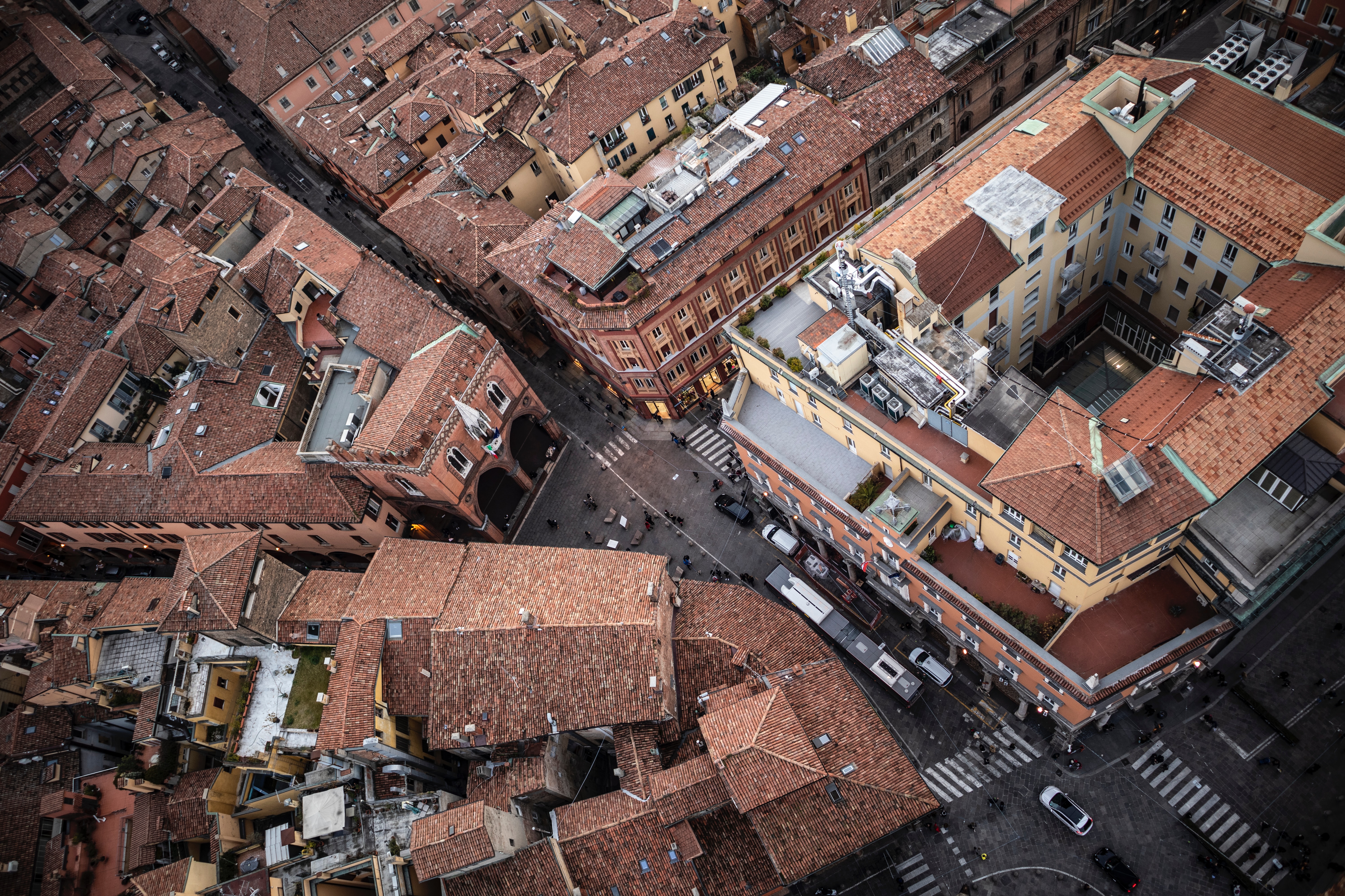 roofs, cities, city, view from above, roof, street Full HD