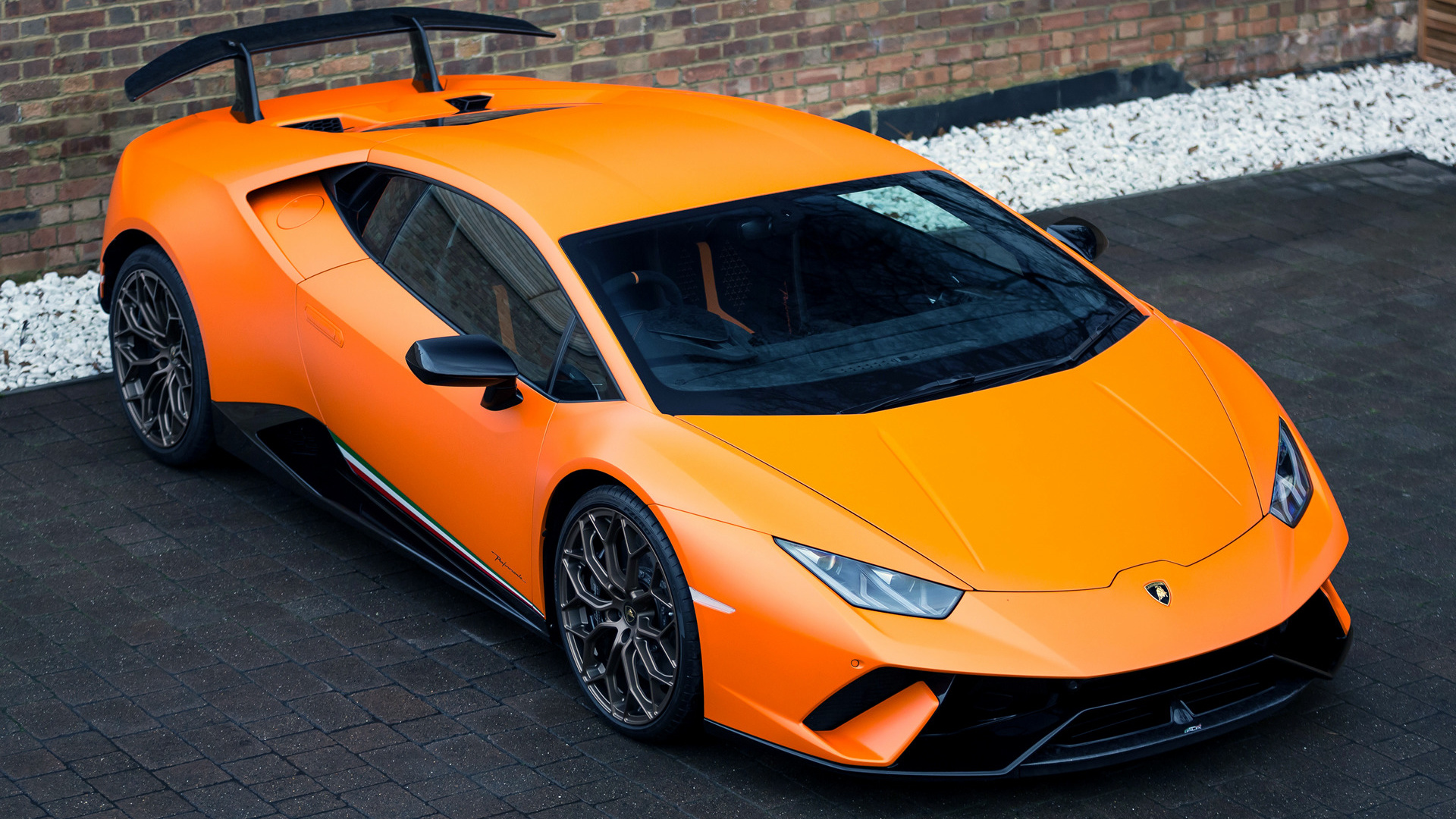 Lamborghini Huracán оранжевая