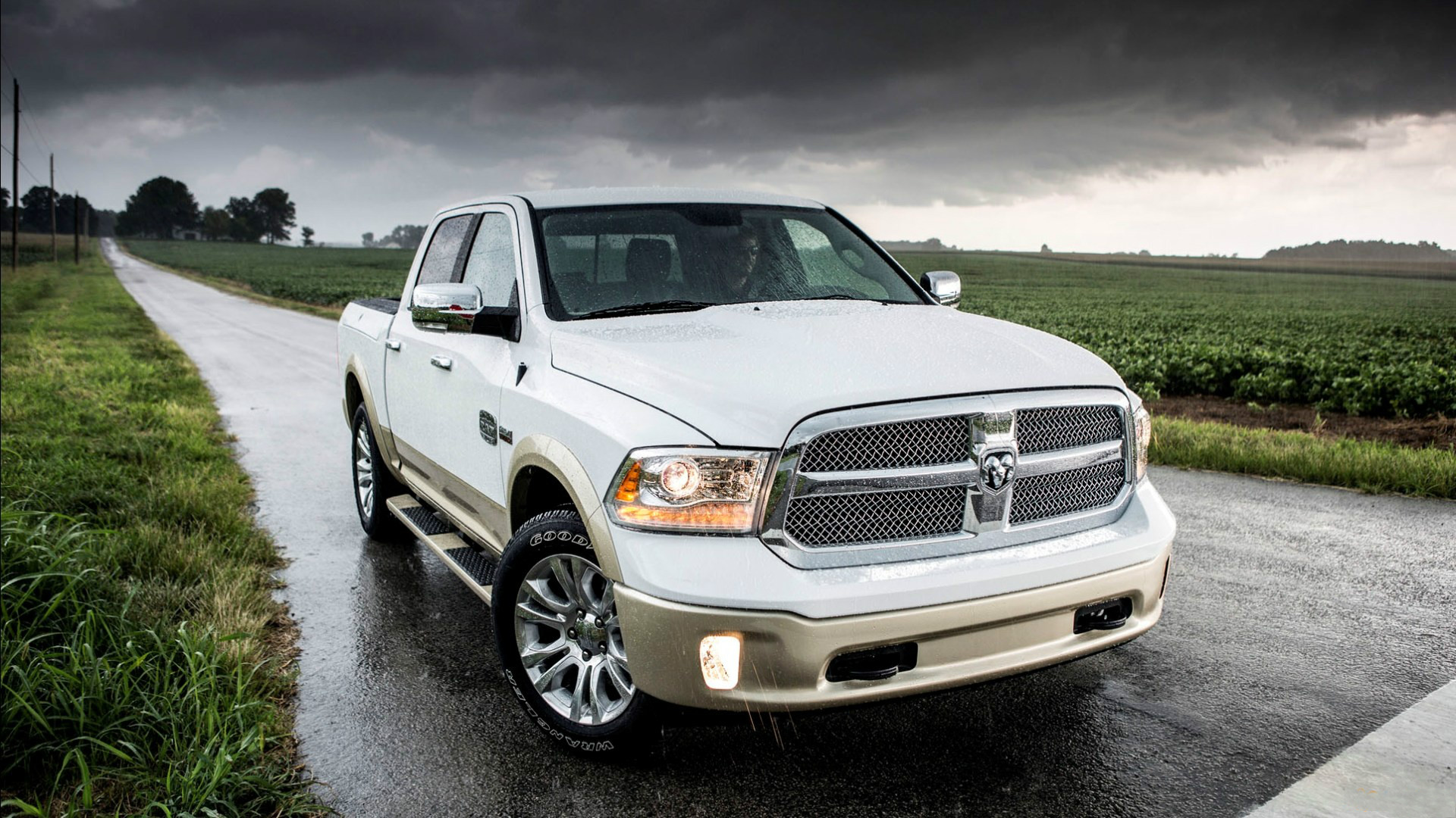 Dodge Ram 1500 черный 2013