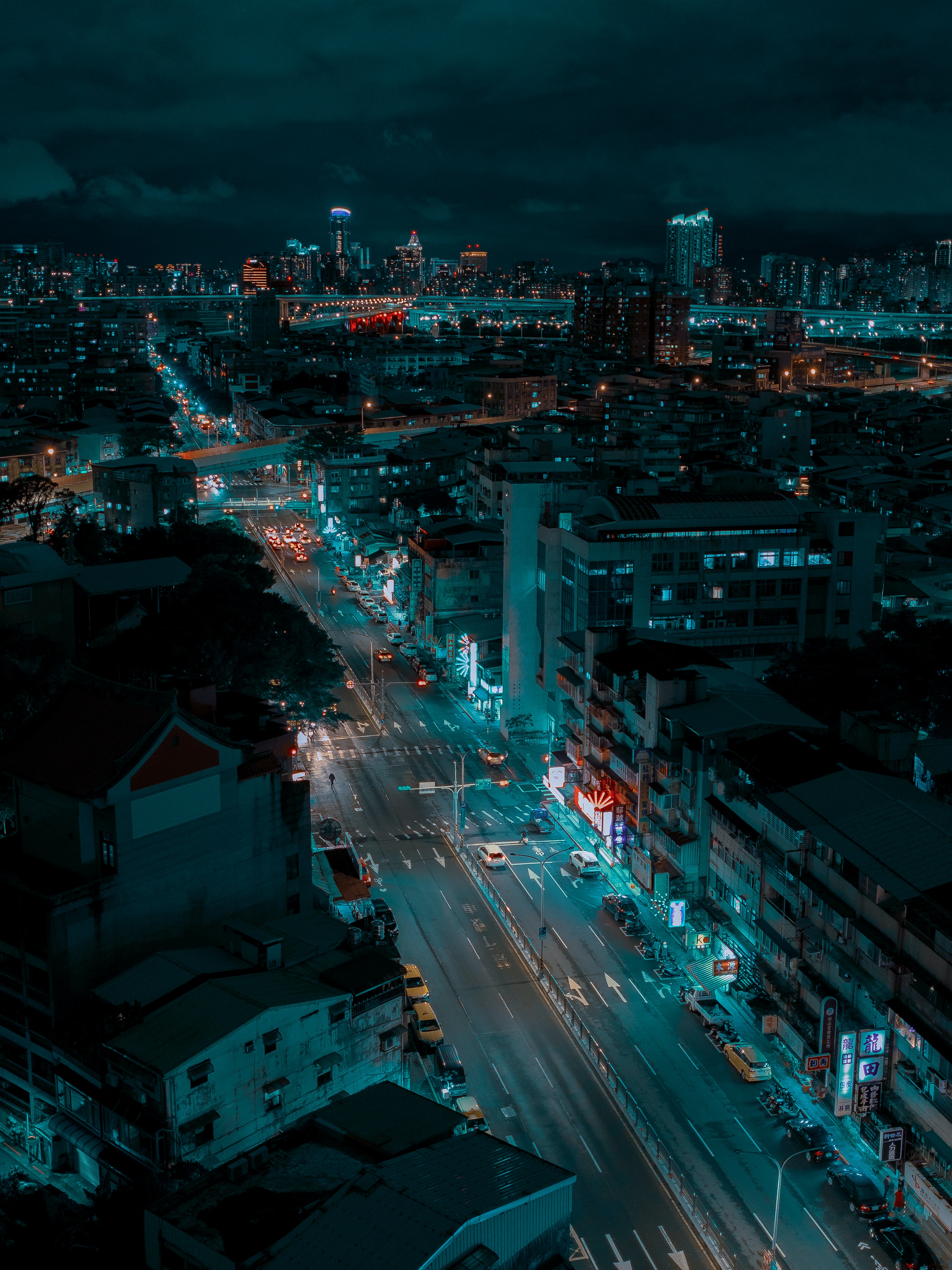 PCデスクトップに道路, 市, 建物, 上から見る, 道, ナイトシティ, 都市, 夜の街画像を無料でダウンロード