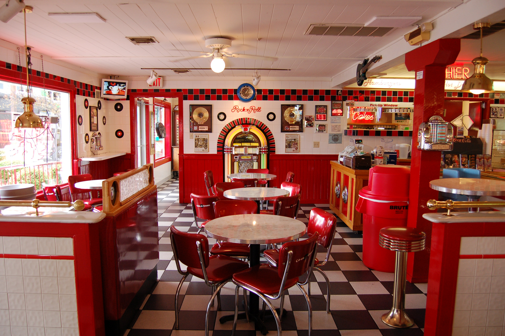 Wallpaper Full HD man made, room, chair, jukebox, red, retro, style, table