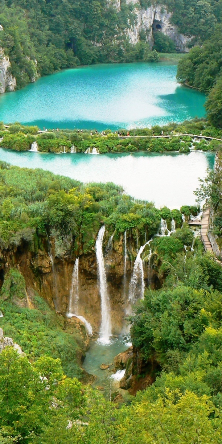1138614 скачать обои хорватия, земля/природа, водопад, лес, национальный парк плитвицкие озера, водопады - заставки и картинки бесплатно