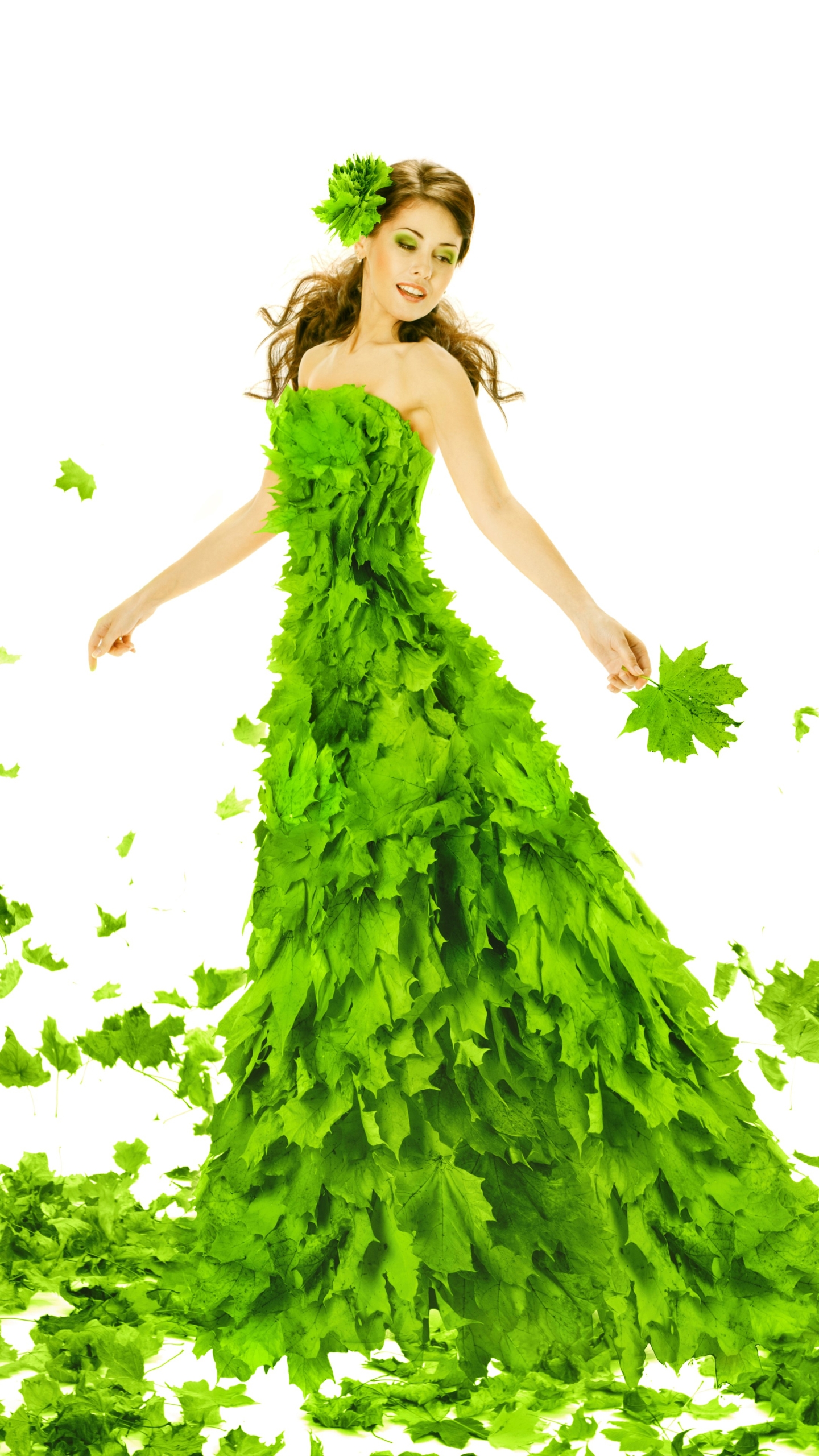 Платье из листвы