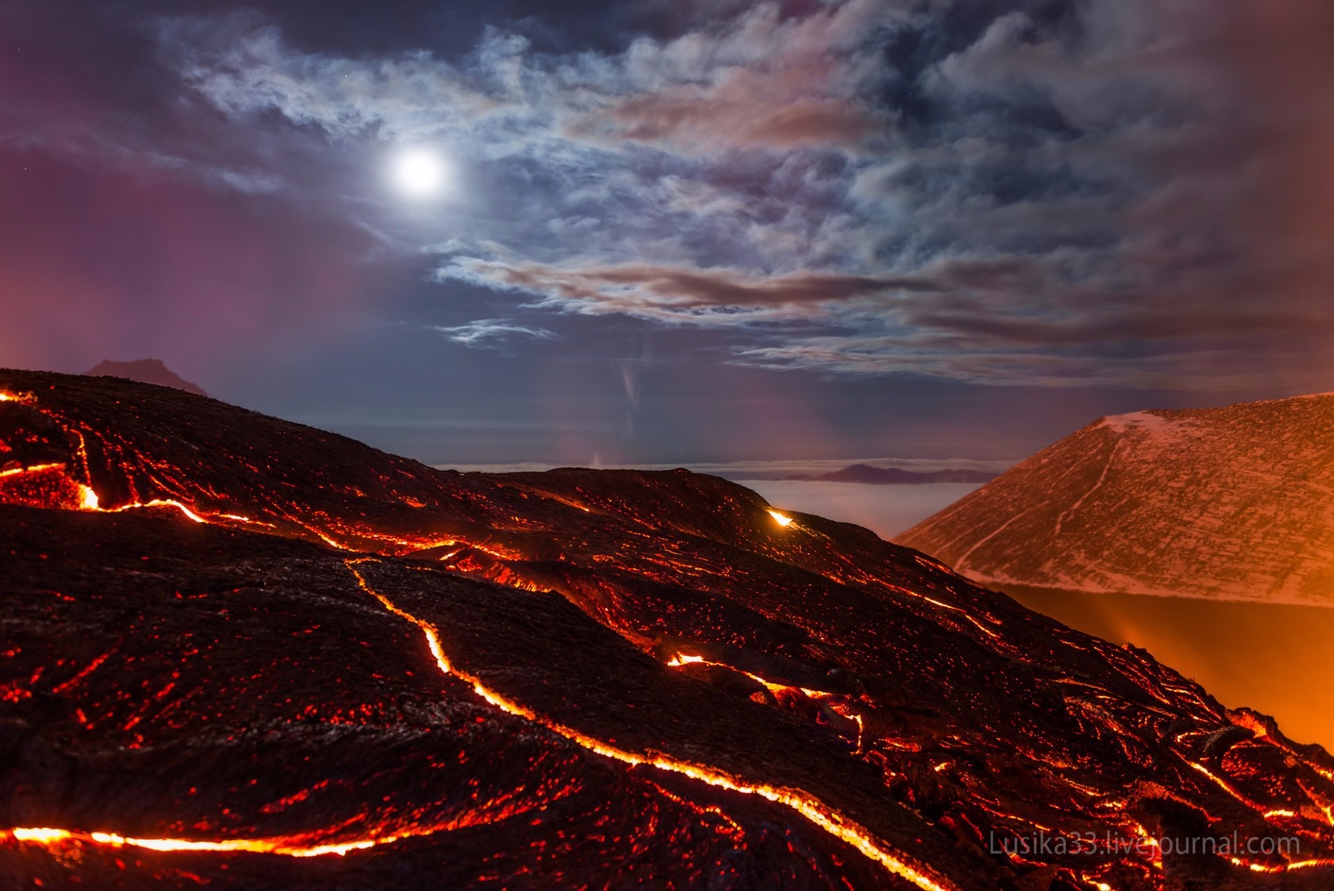 Download mobile wallpaper Fire, Moon, Mountain, Earth, Cloud, Volcano, Lava, Moonlight, Volcanoes for free.