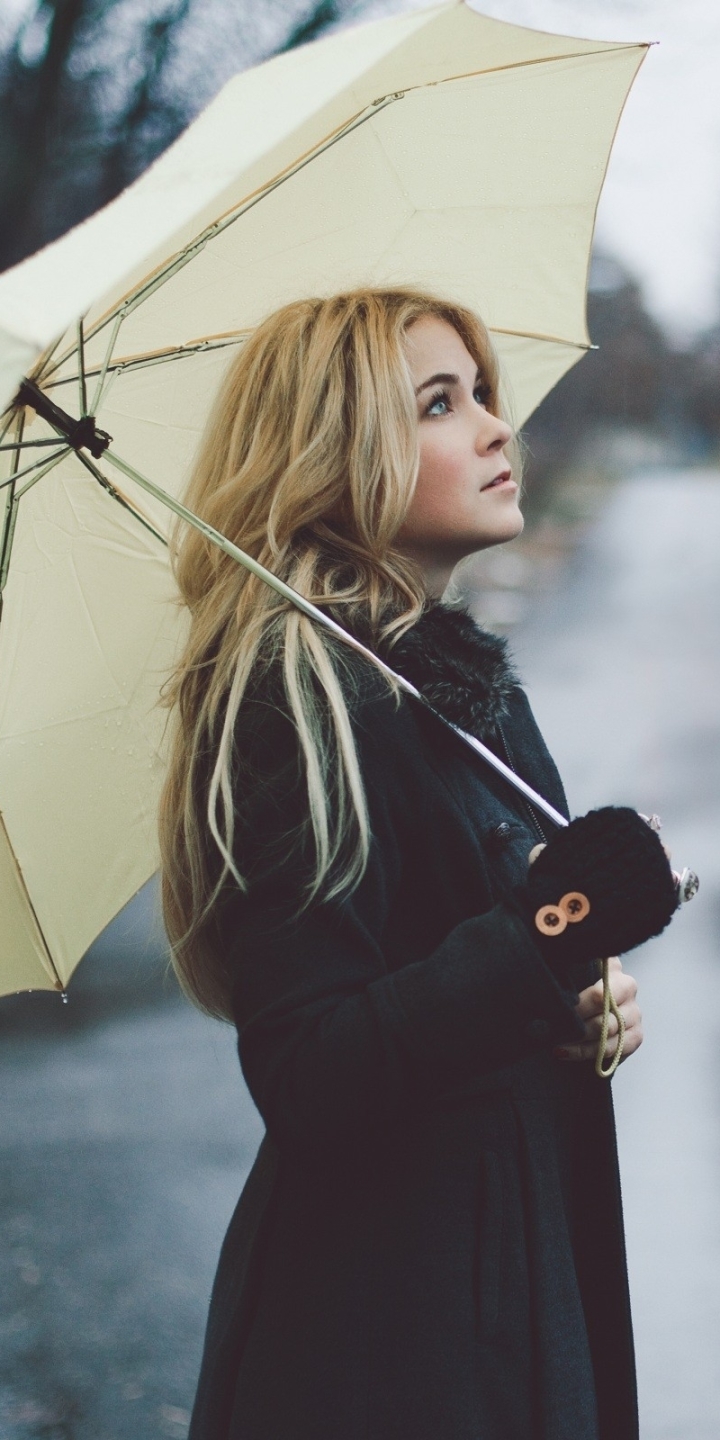 Блондинка Под Дождем