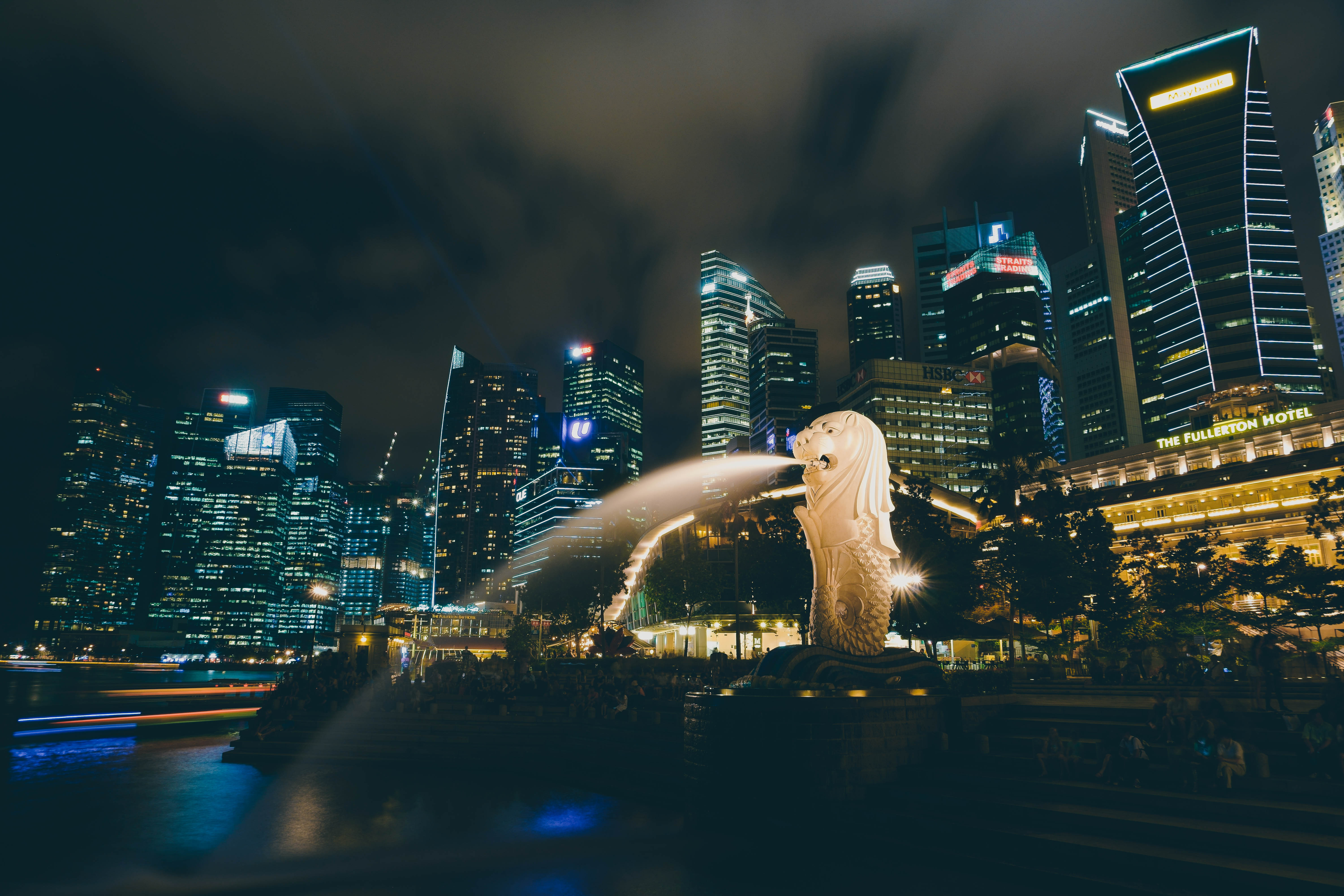 Скачать картинку Сингапур, Города, Небоскребы, Фонтан в телефон бесплатно.